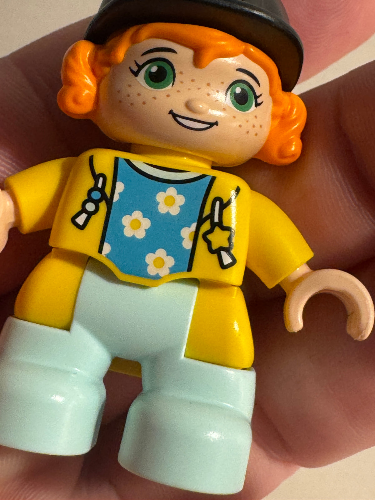 555 - Lego Duplo Red-Headed Auburn Haired Girl Freckles Pigtails Helmet Horse Rider