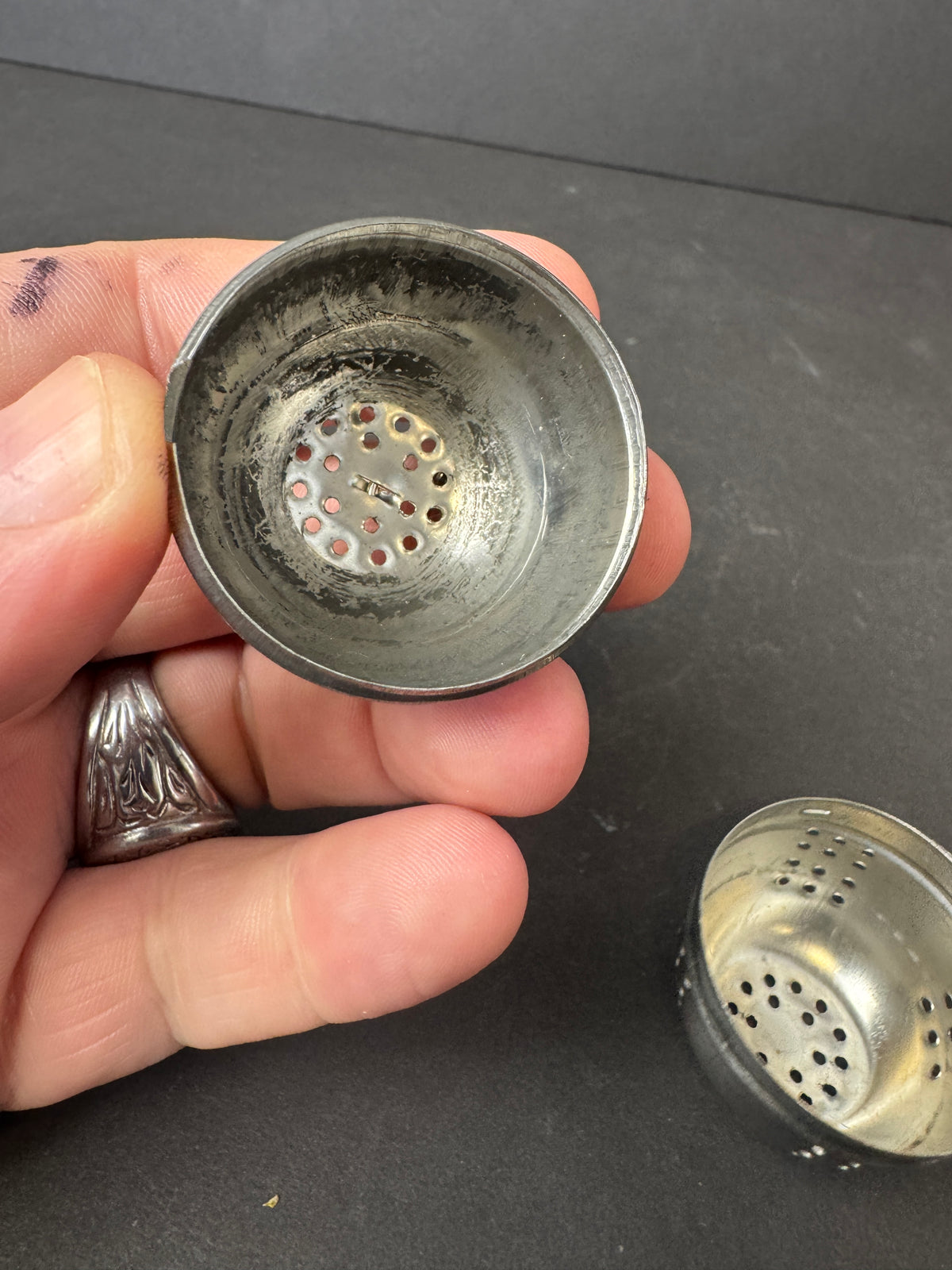 495 - VTG Steel Metal Screw Type Tea Ball Infuser Steeper