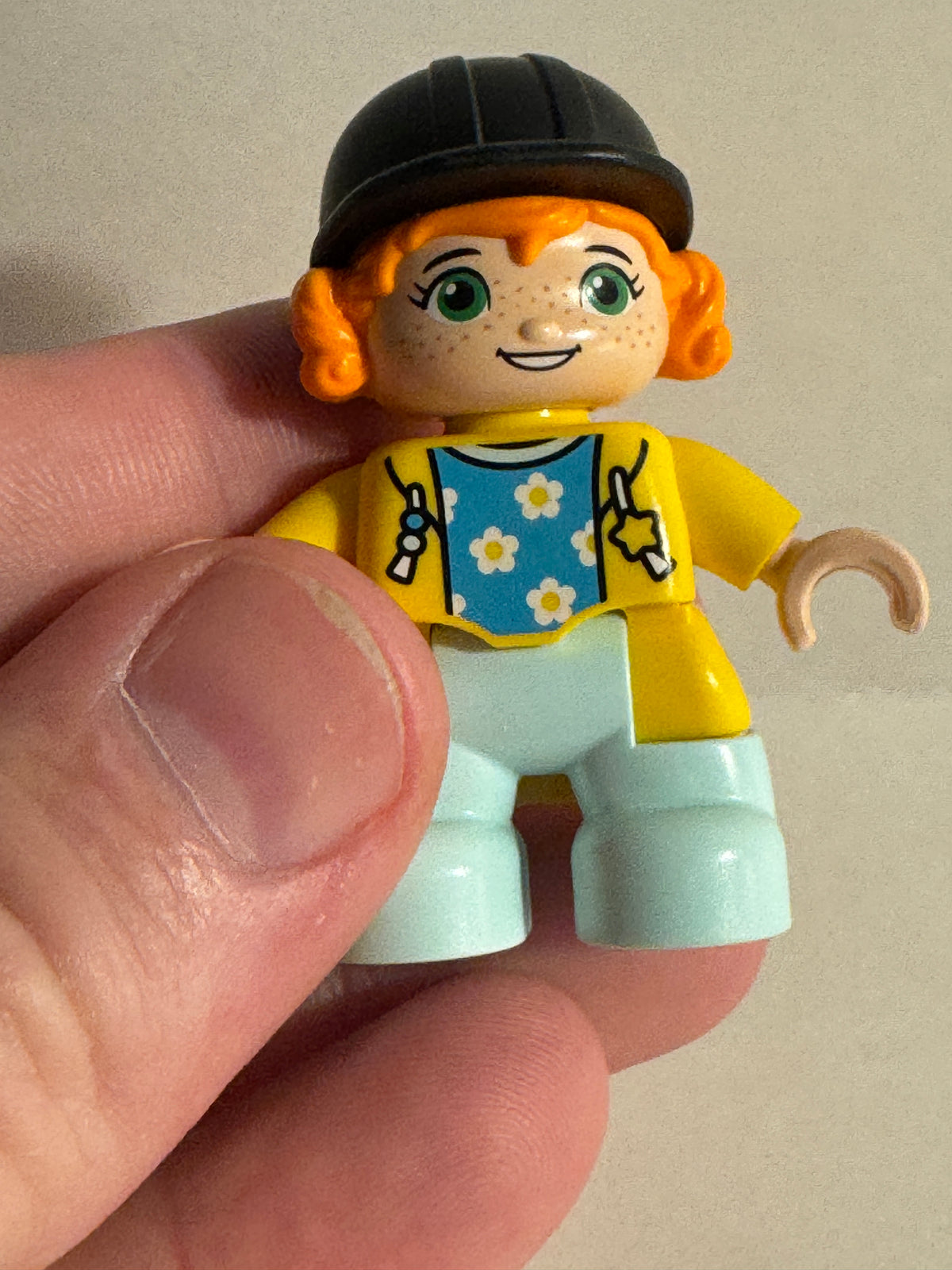 555 - Lego Duplo Red-Headed Auburn Haired Girl Freckles Pigtails Helmet Horse Rider