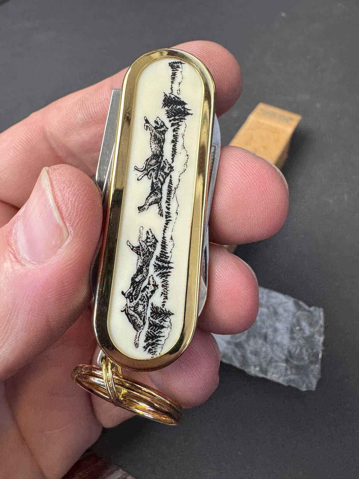 144 - Avon Collectable Running Wolves Pocket Knife Keychain Multi-Function Knife NEW