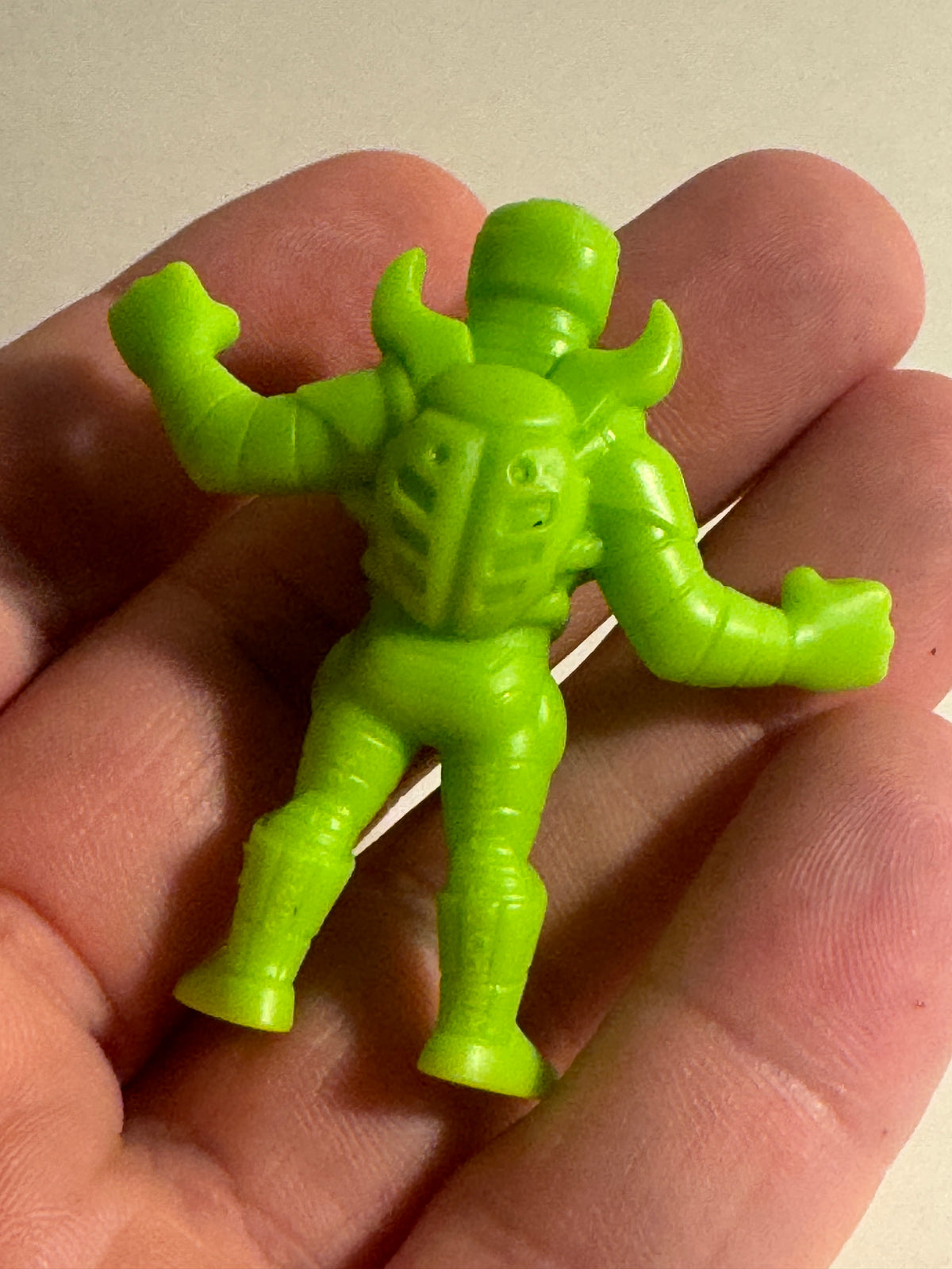 499 - DC Superhero - BLUE BEETLE (Green) - 2” Mini Figure Wendy’s Fast Food Toy?
