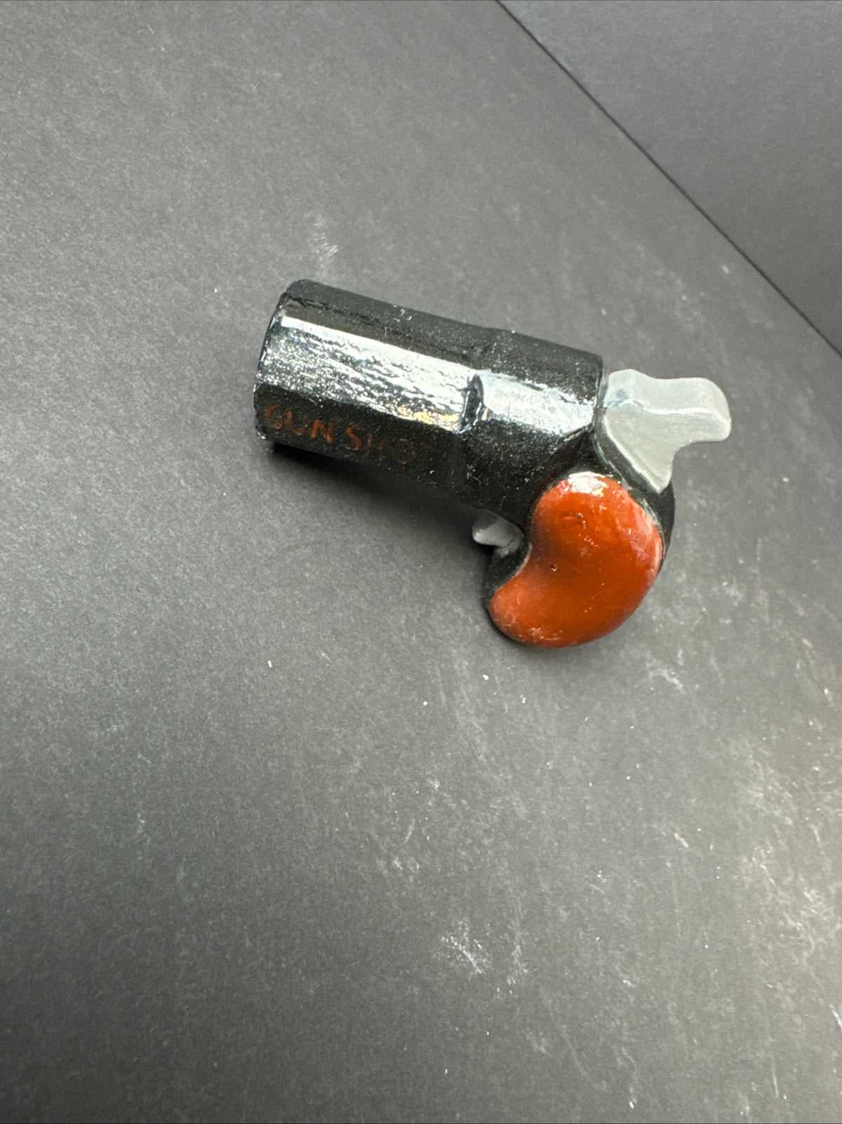 485 - VINTAGE CEREMIC EMBOSSED GUNSHOT GLASS BARWARE DRINKWARE SHOT GLASS NOVELTY