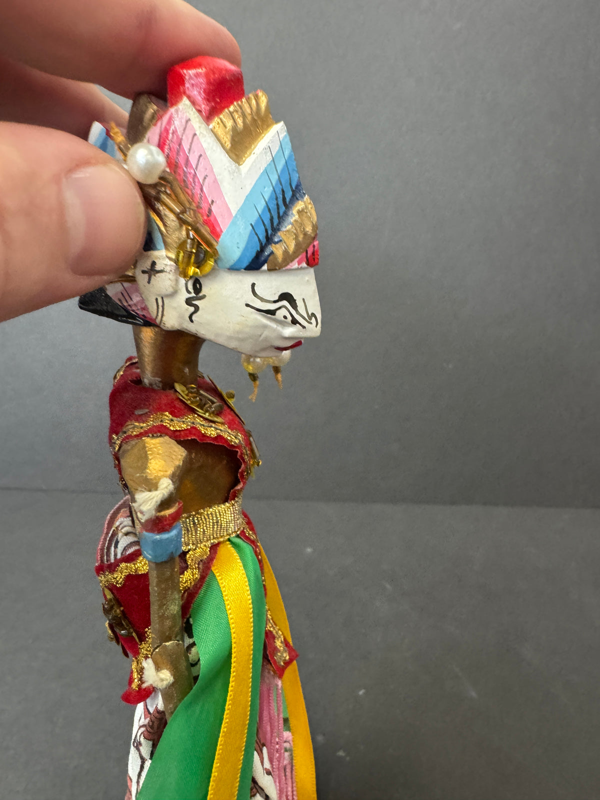 506 - Vintage Ukuran Shadow Puppet Hand painted, ground to head 10”