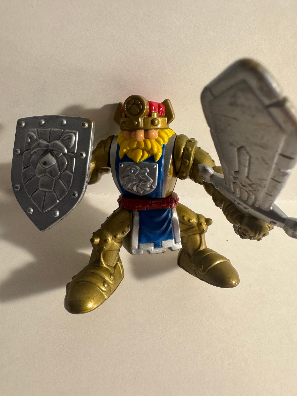 519 - Fisher-Price 1999 Great Adventures Magic Castle King Knight 3" figure
