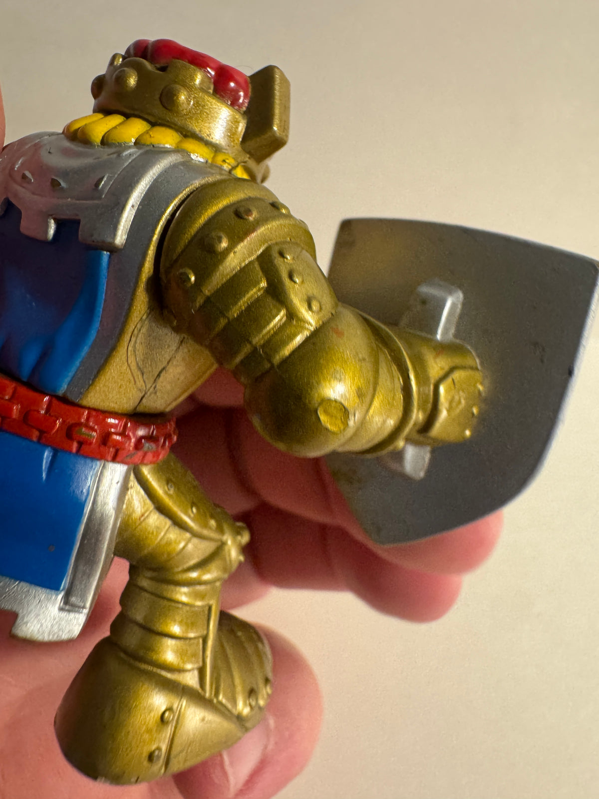 519 - Fisher-Price 1999 Great Adventures Magic Castle King Knight 3" figure