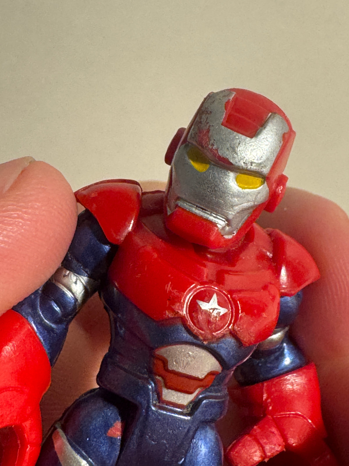 550 - Playskool Heroes Marvel Super Hero Adventures Blind Bag 2.5" Iron Man