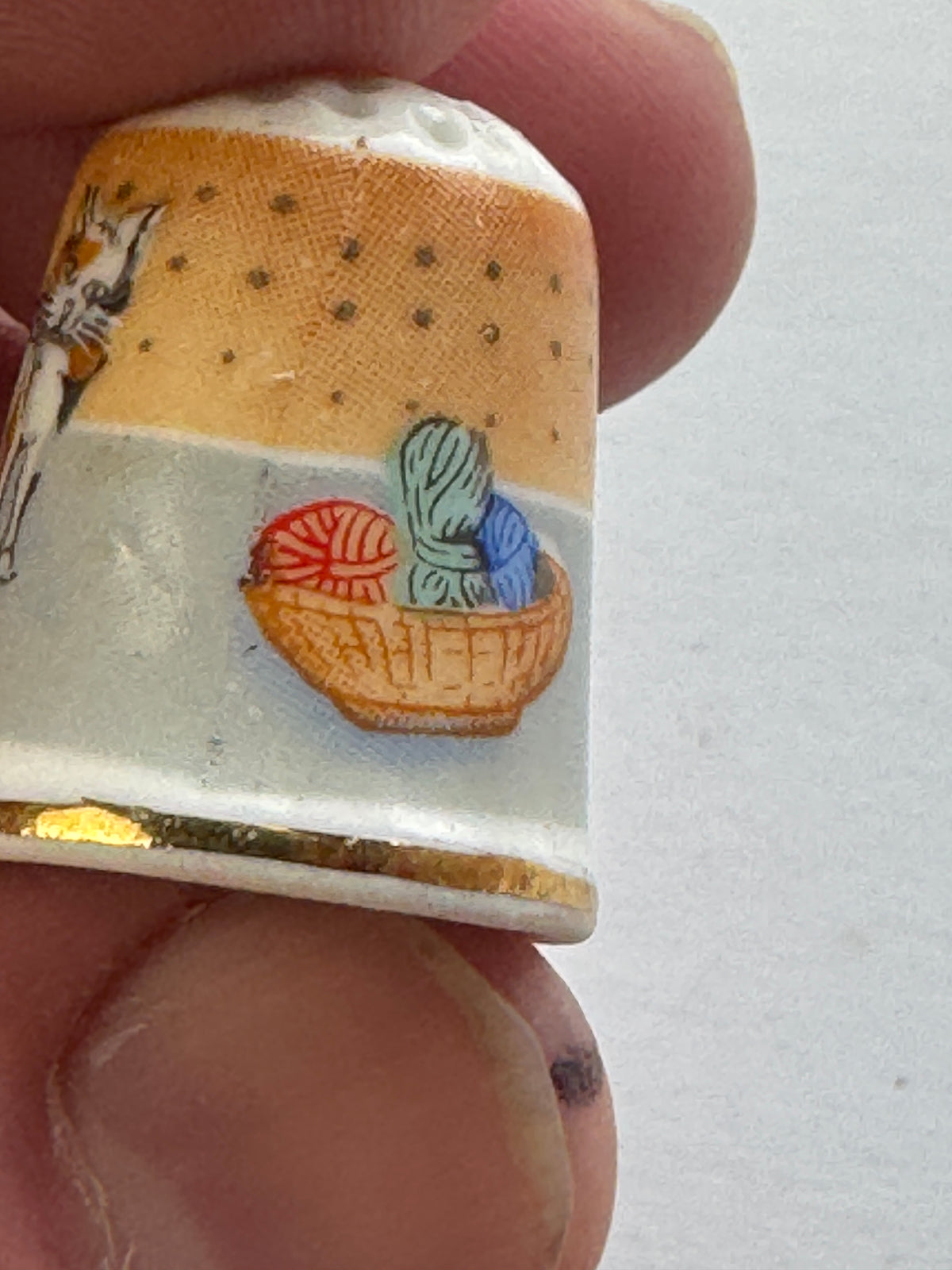 517 - West Germany Vintage - Porcelain THIMBLE -  Cat playing with yarn - Gold Trim