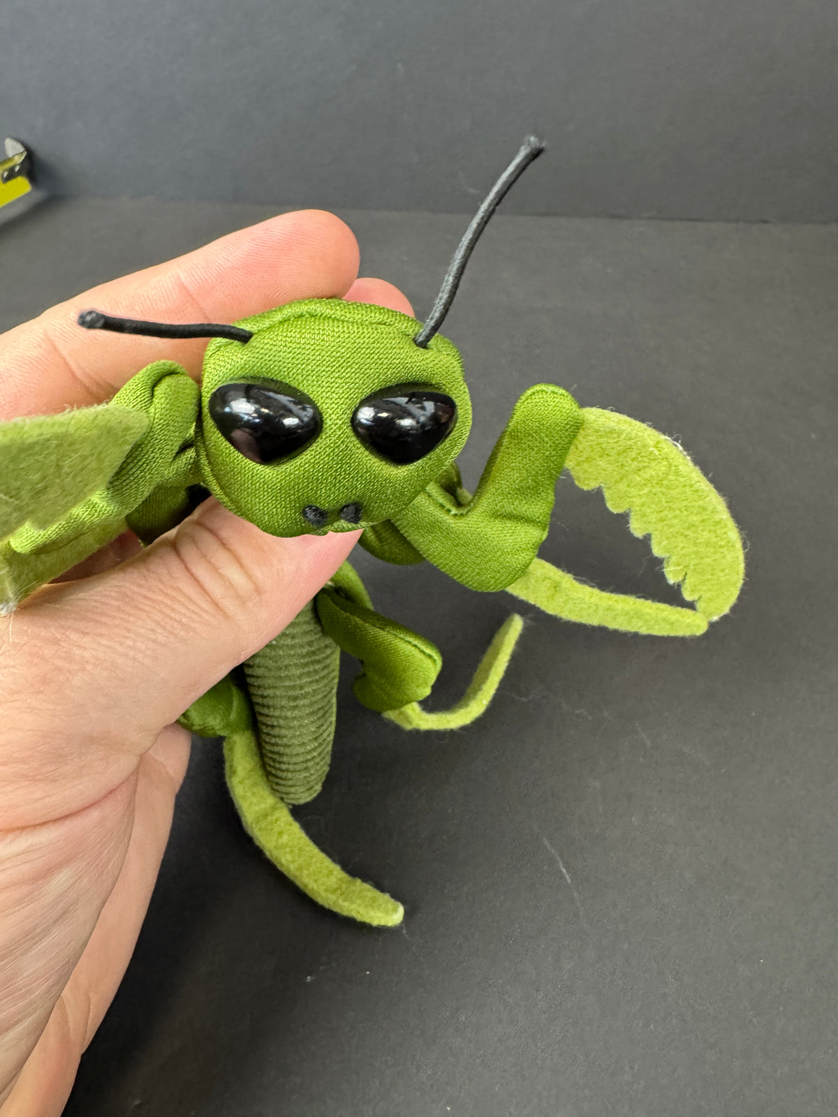 570 - FOLKMANIS PRAYING MANTIS FINGER PUPPET FULL BODIED