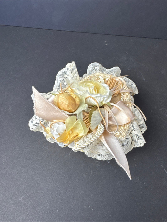 359 - VTG Heart Shaped Decorative Fabric Trinket Box In Victorian Style flowers inside