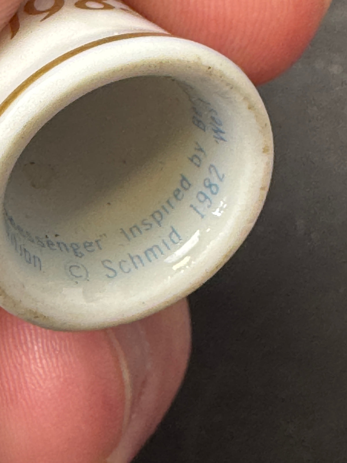 492 - Thimble Vintage "Angelic Messenger" Berta Hummel Schmid 1983 Christmas 1st edition