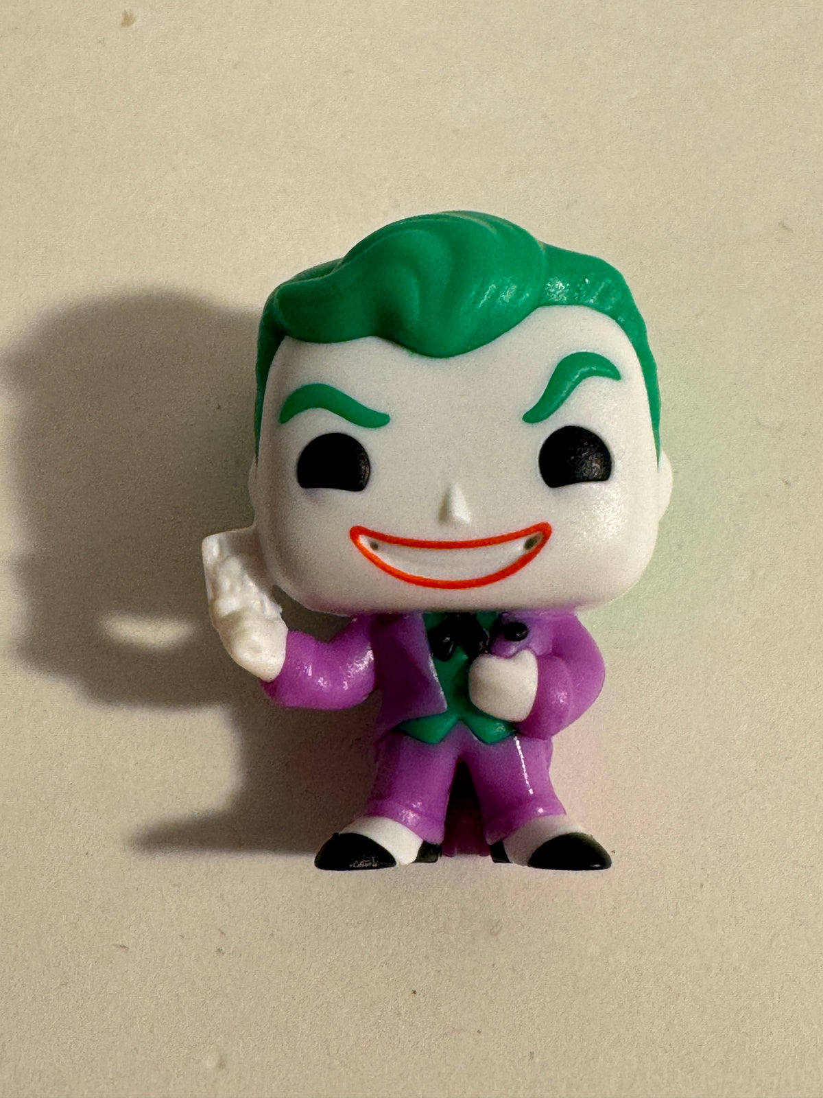 549 - Kinder Joy DC Funko Pop THE JOKER Collectible Mini Figure Joker Card In Hand