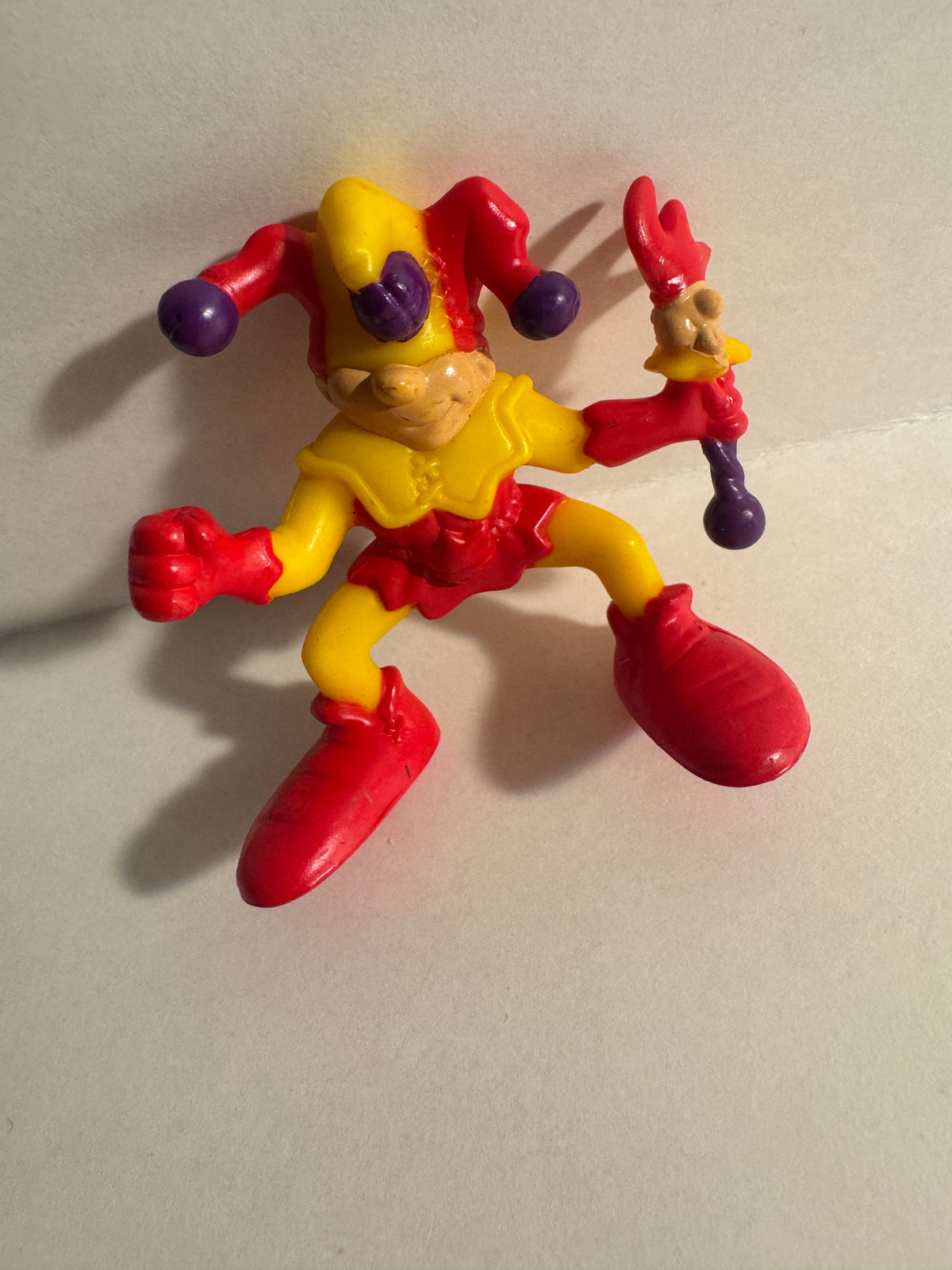 515 - 1999 Fisher Price Great Adventures Magic Castle Court Jester Figure Yellow Red
