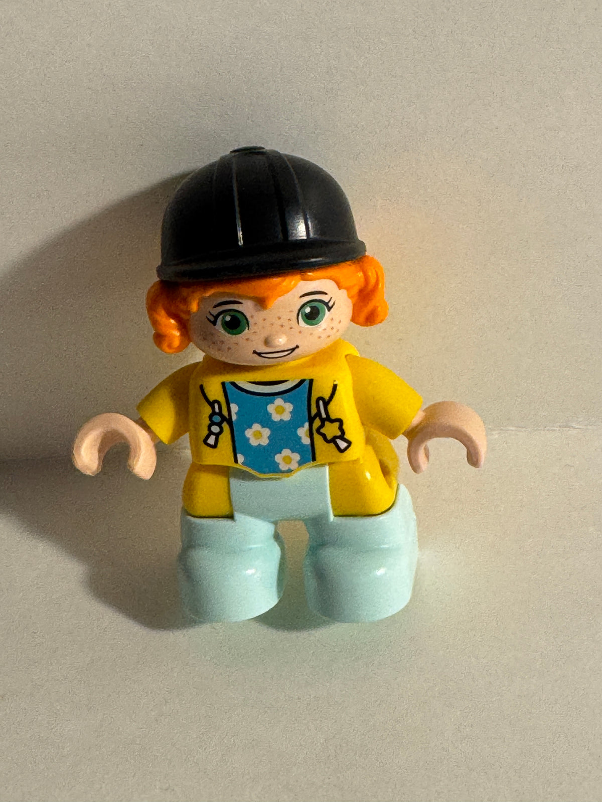 555 - Lego Duplo Red-Headed Auburn Haired Girl Freckles Pigtails Helmet Horse Rider