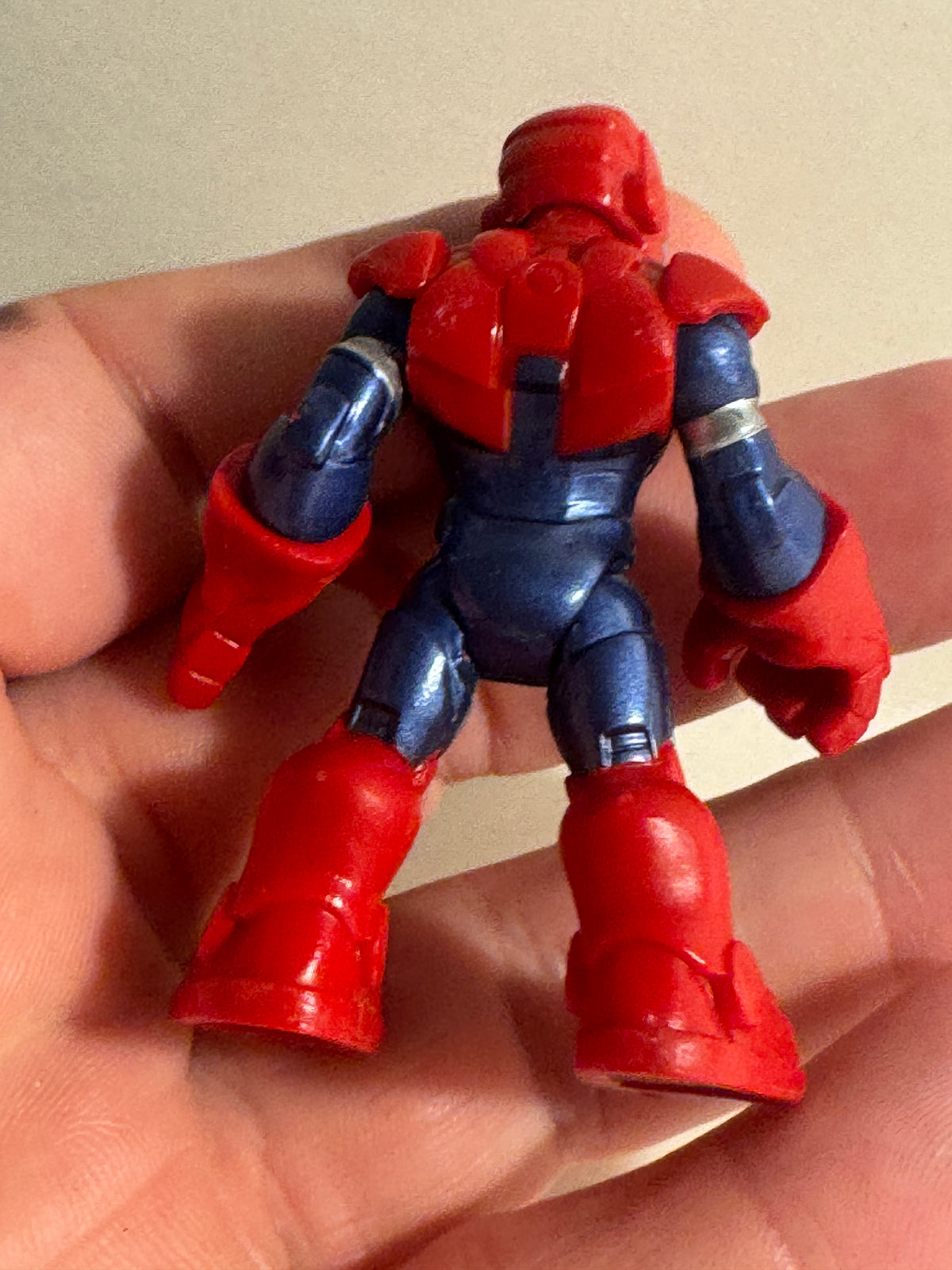 550 - Playskool Heroes Marvel Super Hero Adventures Blind Bag 2.5" Iron Man