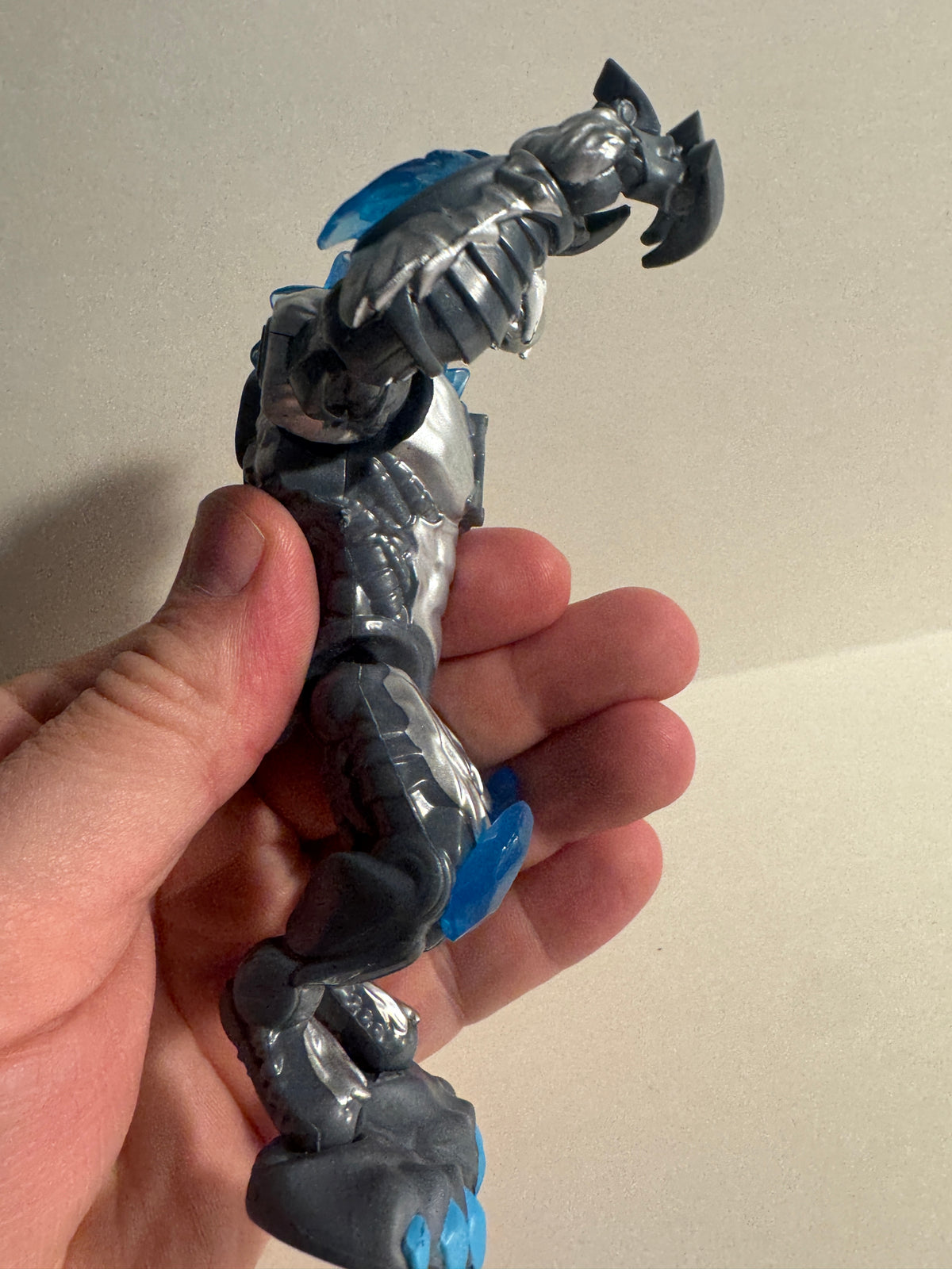 419 - MrBeast Lab Mutators Silver-Byte Panther Action Figure Moose Toys Silver Beast