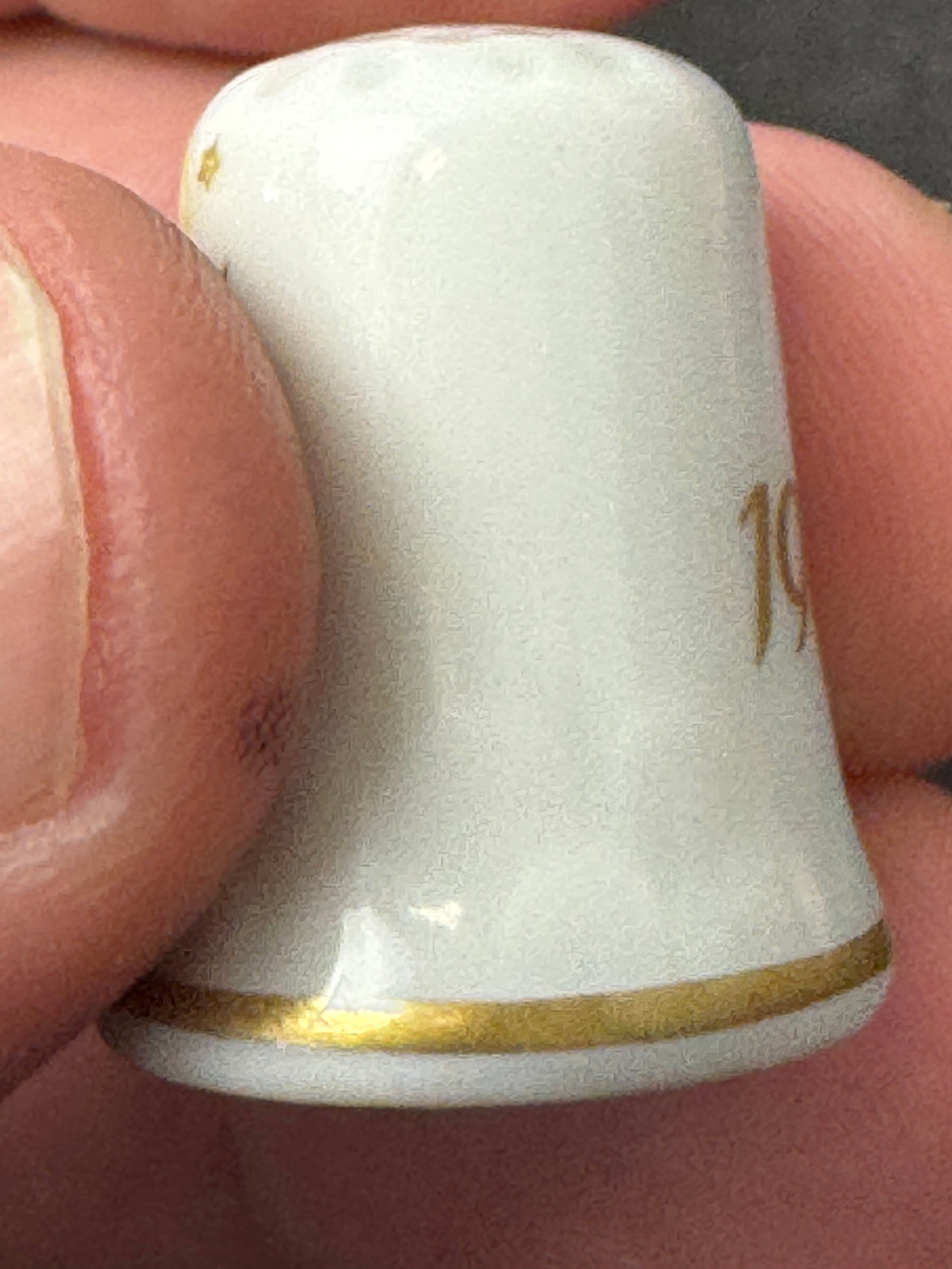 492 - Thimble Vintage "Angelic Messenger" Berta Hummel Schmid 1983 Christmas 1st edition