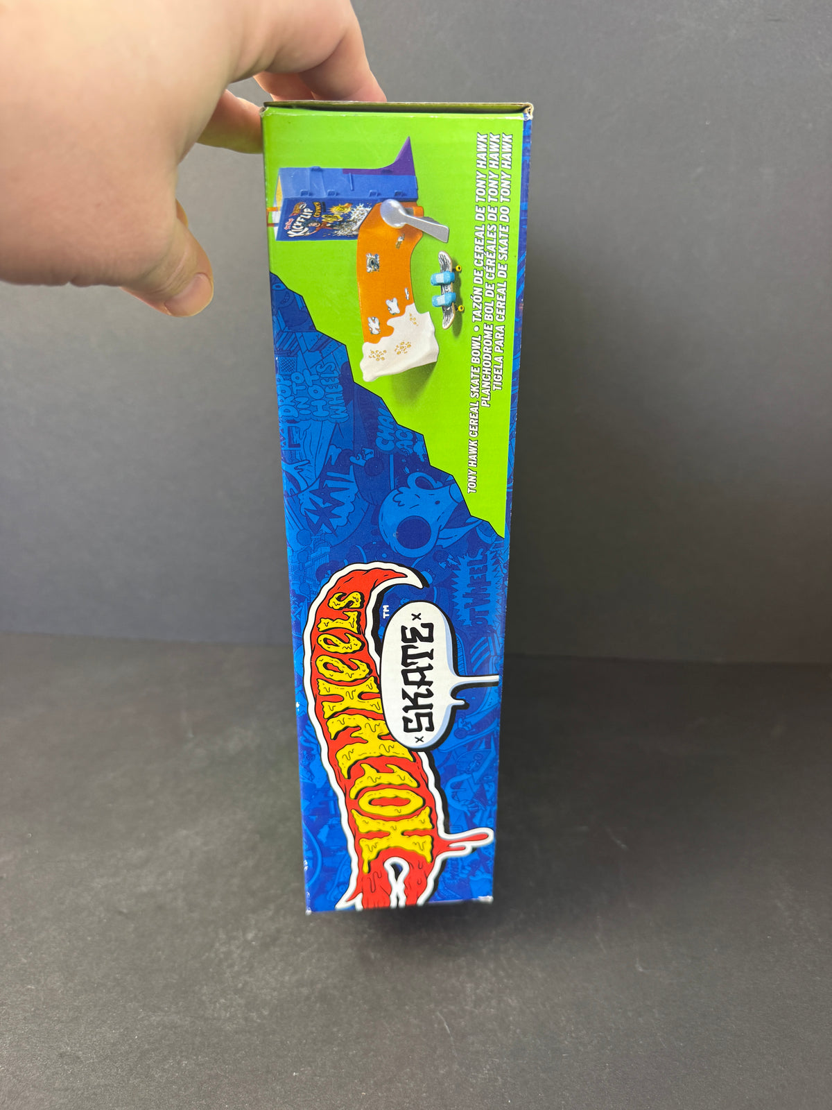Hot Wheels Skate Tony Hawk Cereal Skate Bowl Finger Skateboard Play Set