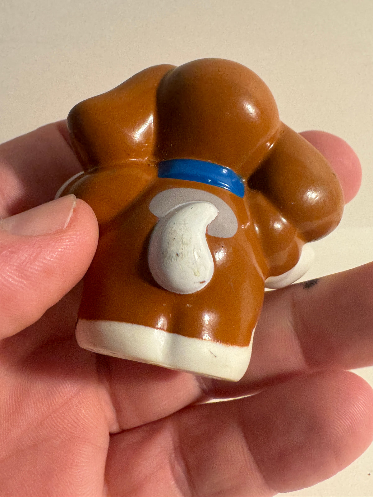 495 - Mattel Little People Brown Dog Holding Presents 2009