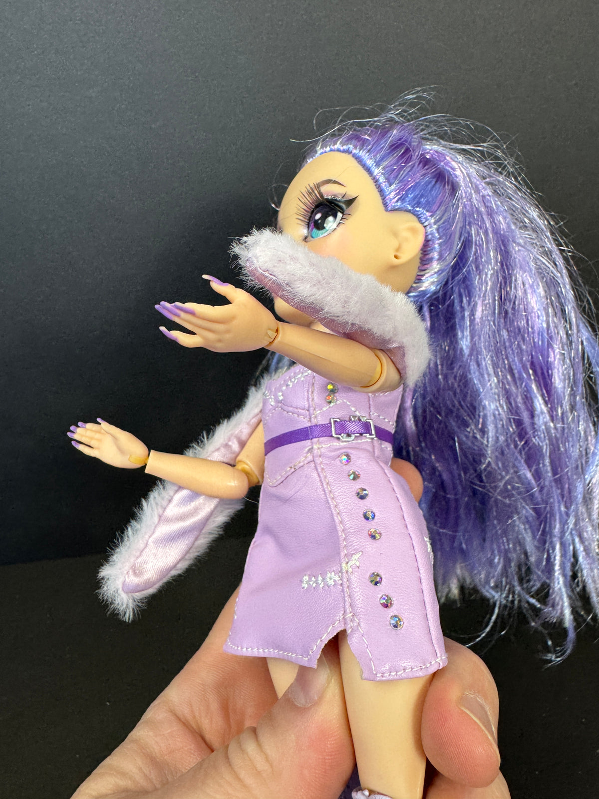 604 - RAINBOW HIGH RAINBOW VISION COSTUME BALL VIOLET WILLOW PURPLE DOLL