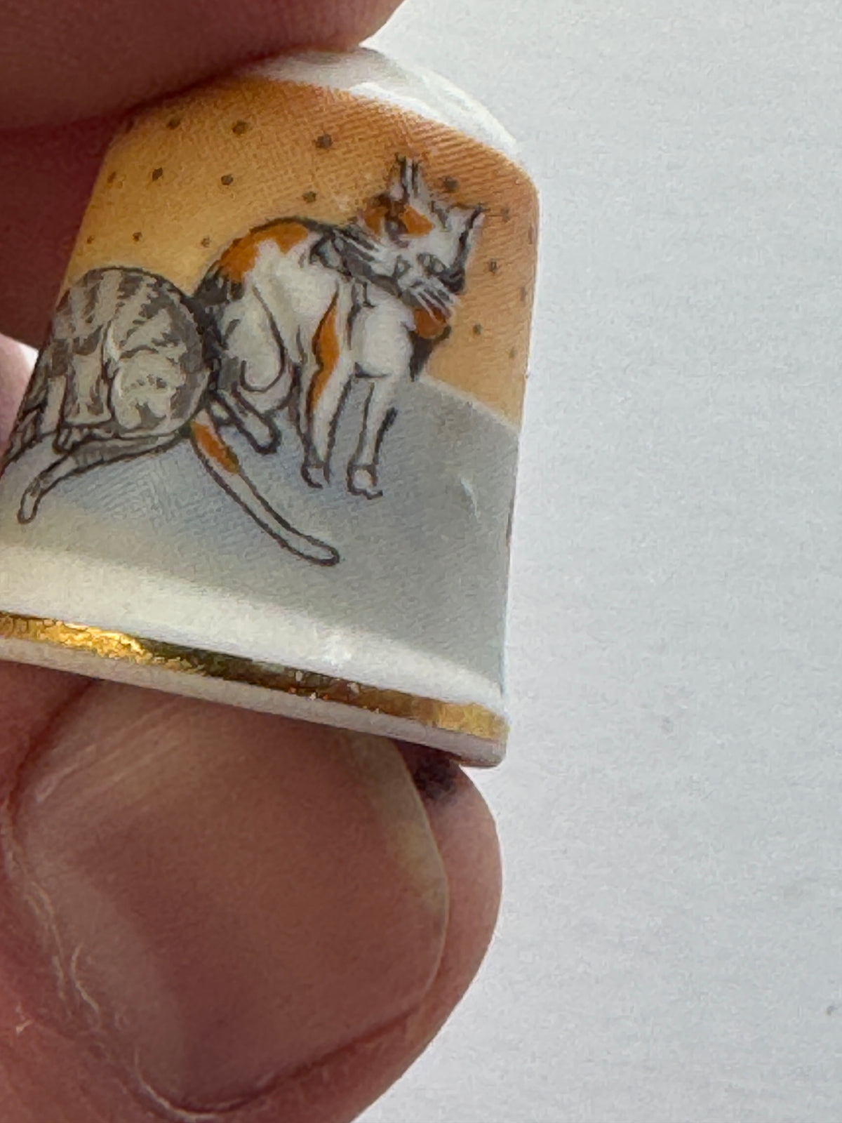 517 - West Germany Vintage - Porcelain THIMBLE -  Cat playing with yarn - Gold Trim