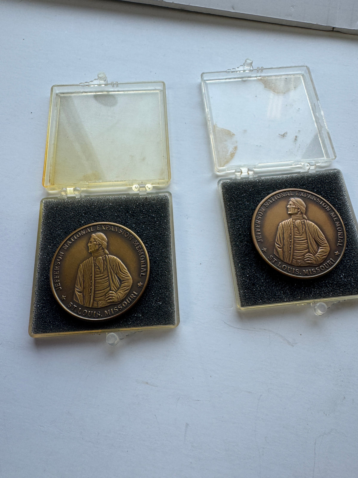 522 - 2 - vintage Jefferson national expansion Memorial official coin #450
