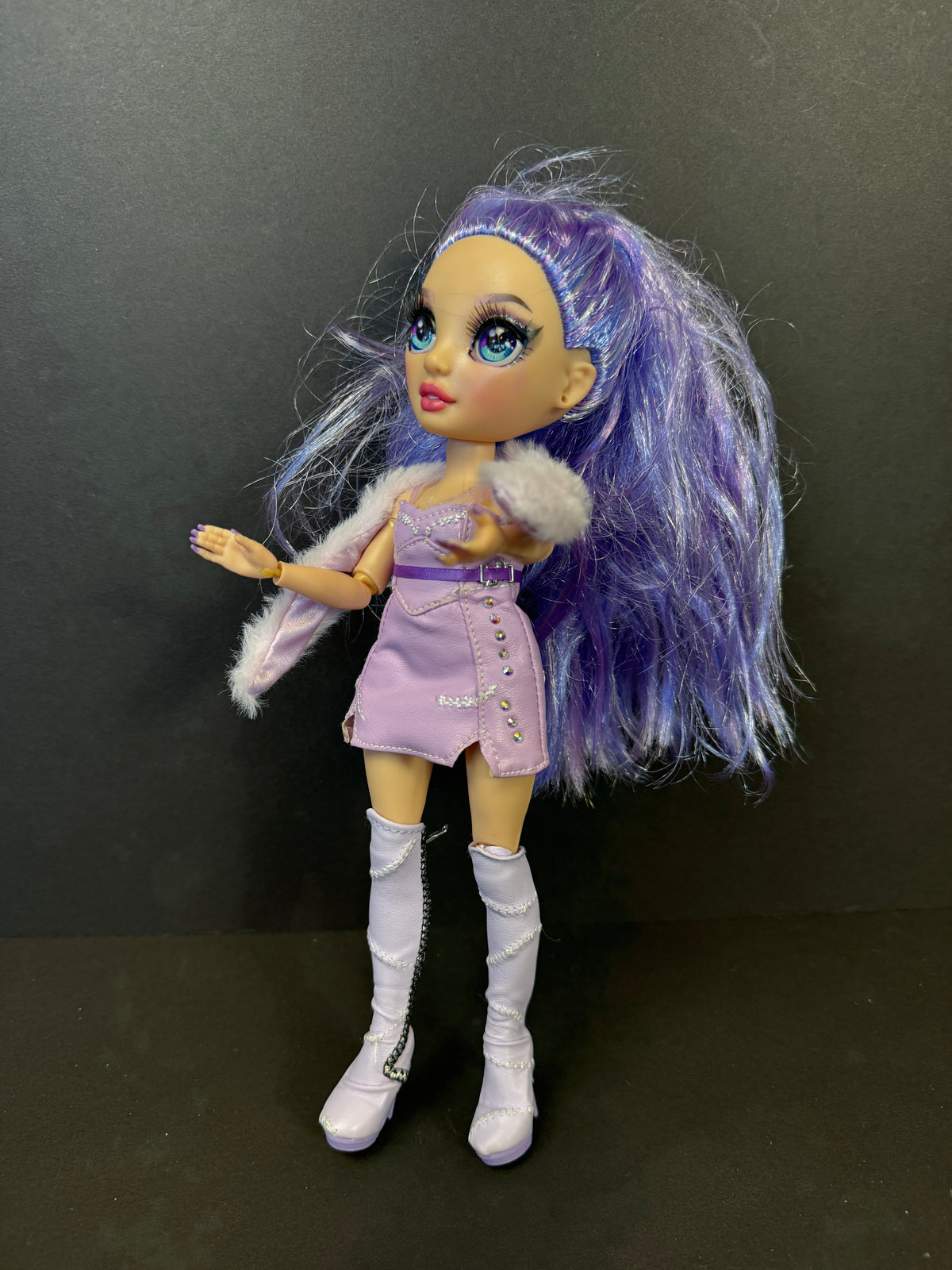 604 - RAINBOW HIGH RAINBOW VISION COSTUME BALL VIOLET WILLOW PURPLE DOLL