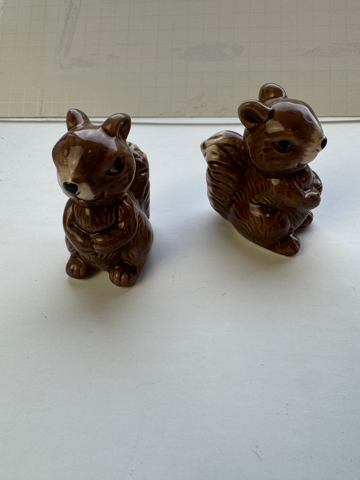 511 - Ceramic Squirrel Salt & Pepper Shaker Set, Brown/White, 2-Piece