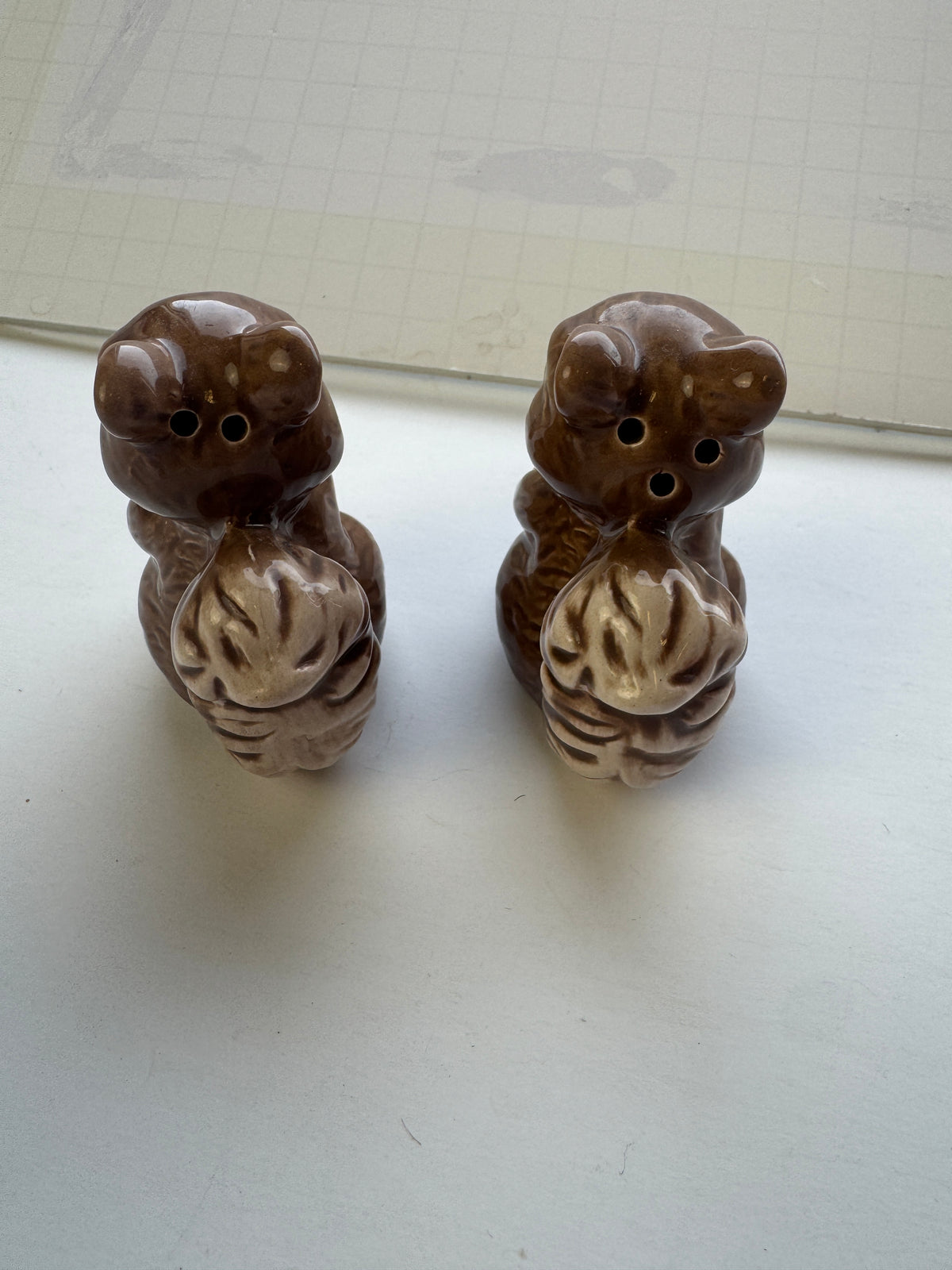 511 - Ceramic Squirrel Salt & Pepper Shaker Set, Brown/White, 2-Piece