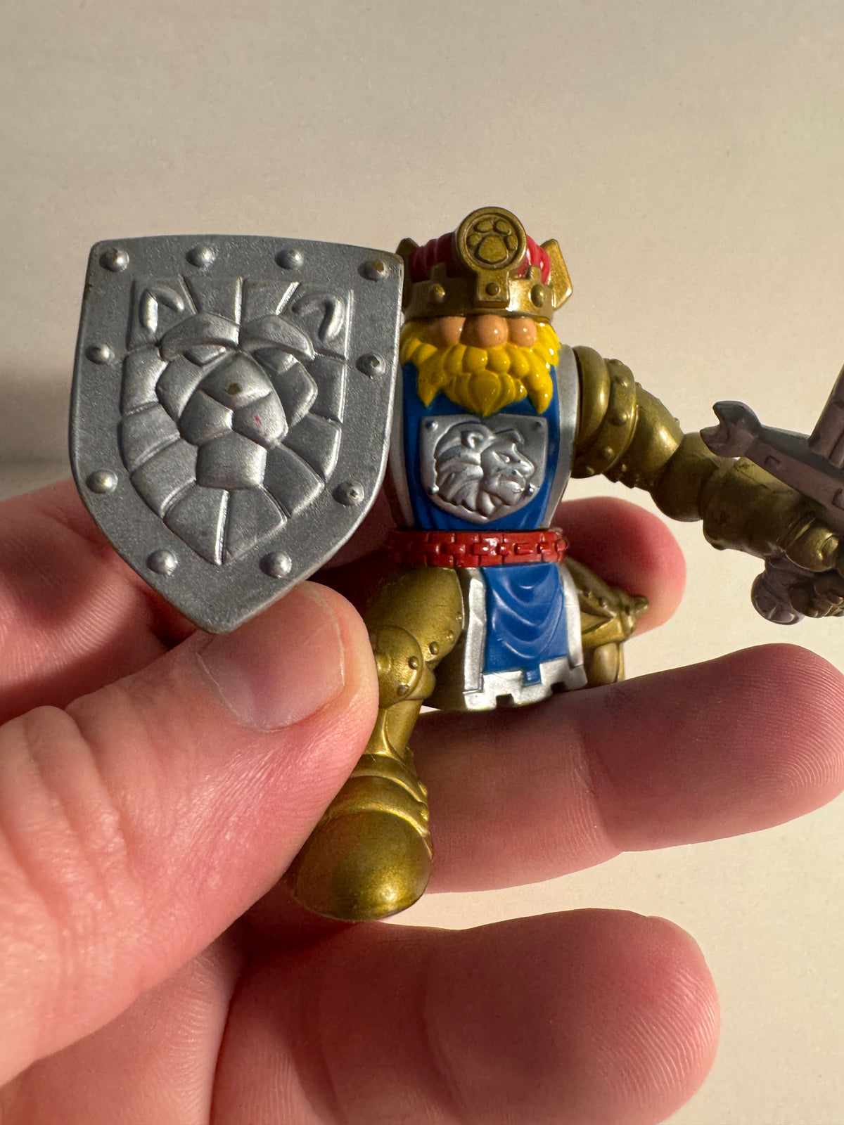 519 - Fisher-Price 1999 Great Adventures Magic Castle King Knight 3" figure