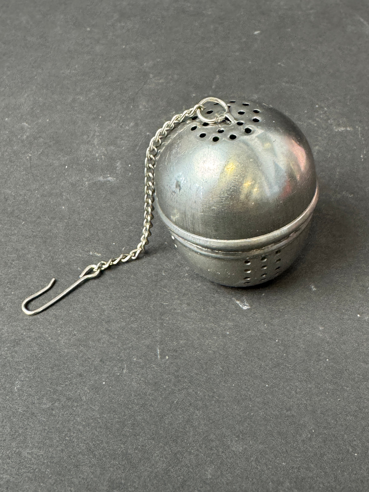 495 - VTG Steel Metal Screw Type Tea Ball Infuser Steeper