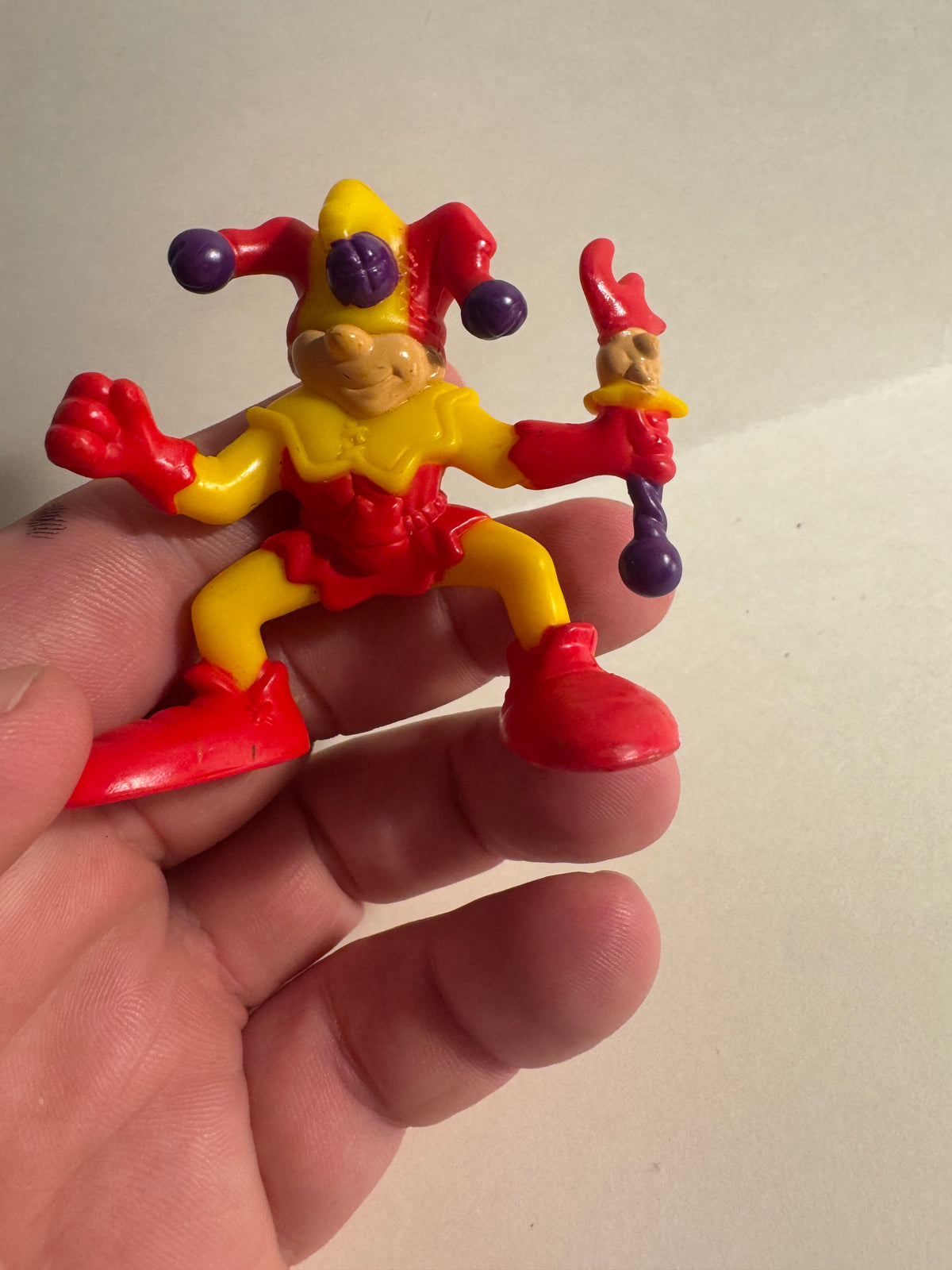 515 - 1999 Fisher Price Great Adventures Magic Castle Court Jester Figure Yellow Red