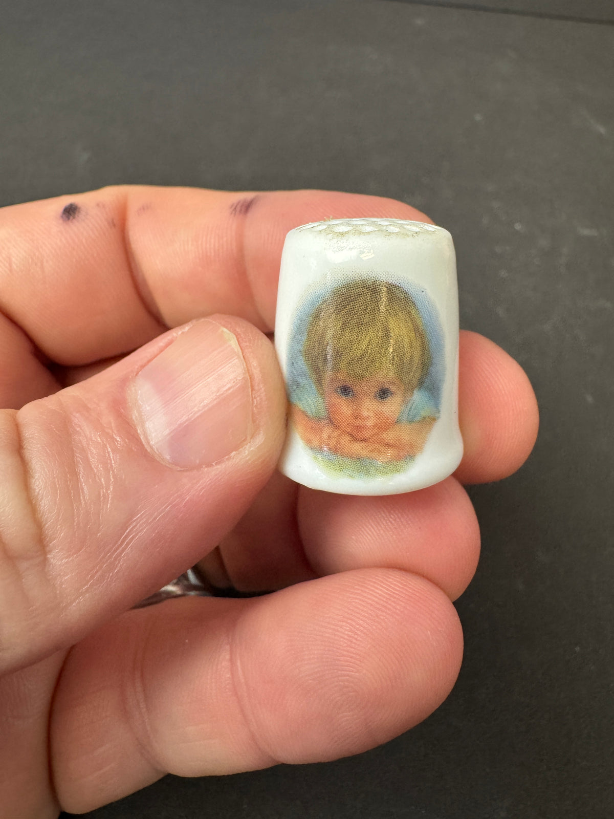 489 - Porcelain Thimble - Frances Hook- "I Wish I Wish" Vintage 1982