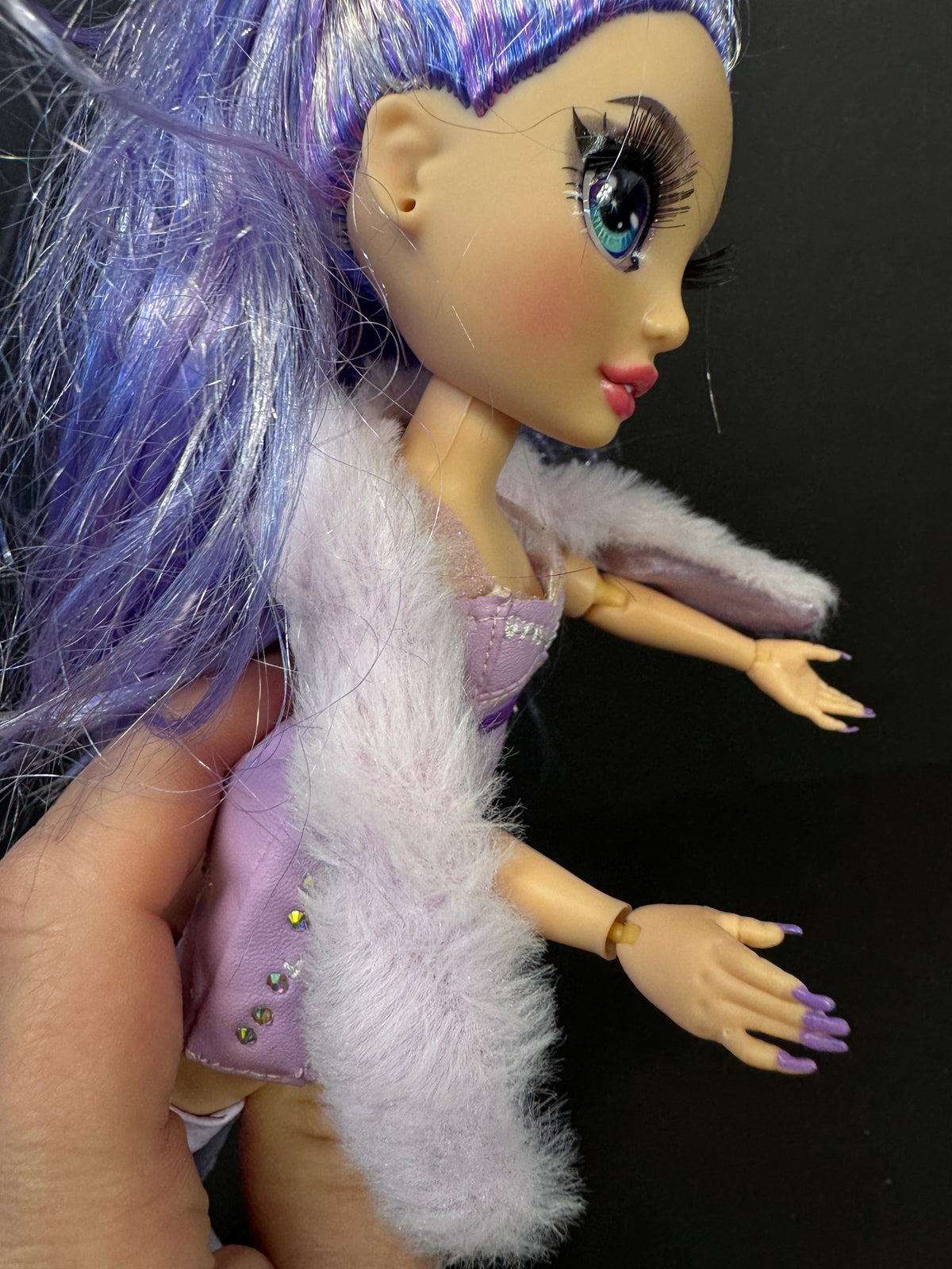 604 - RAINBOW HIGH RAINBOW VISION COSTUME BALL VIOLET WILLOW PURPLE DOLL