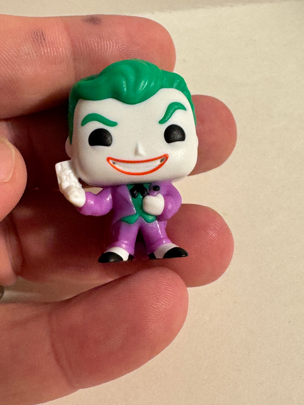 549 - Kinder Joy DC Funko Pop THE JOKER Collectible Mini Figure Joker Card In Hand