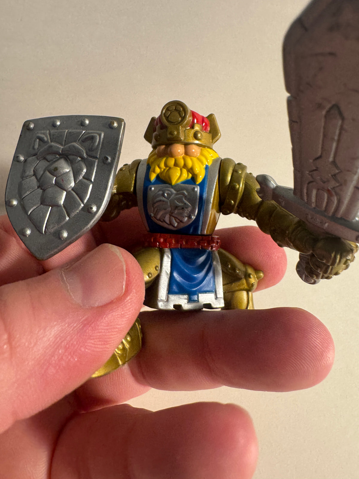 519 - Fisher-Price 1999 Great Adventures Magic Castle King Knight 3" figure