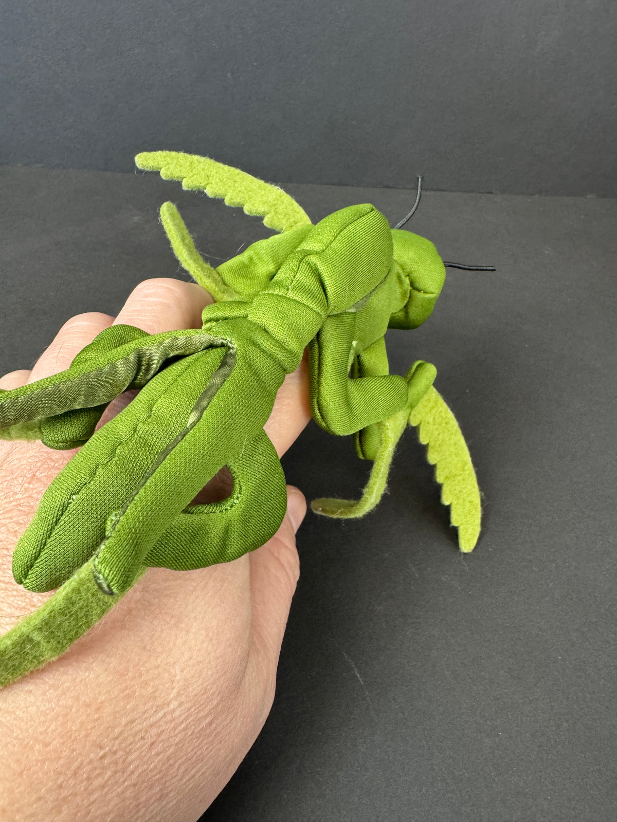 570 - FOLKMANIS PRAYING MANTIS FINGER PUPPET FULL BODIED