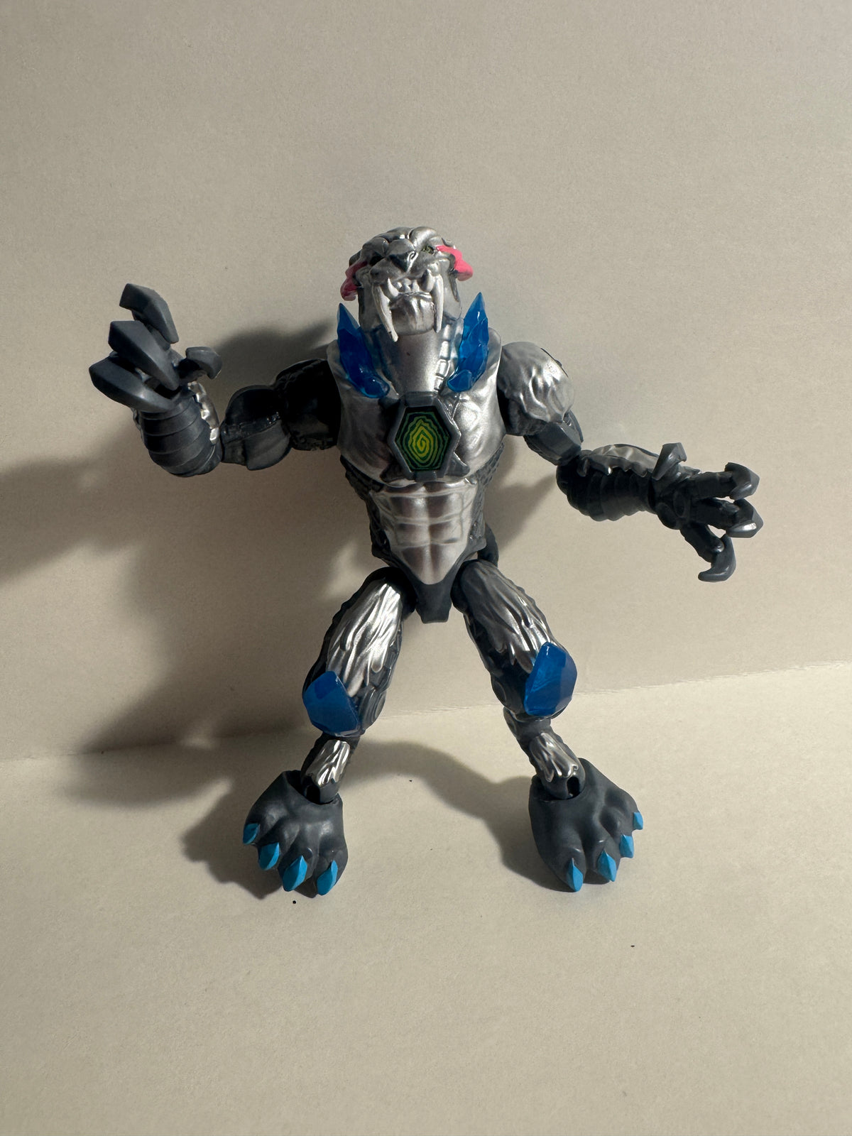 419 - MrBeast Lab Mutators Silver-Byte Panther Action Figure Moose Toys Silver Beast