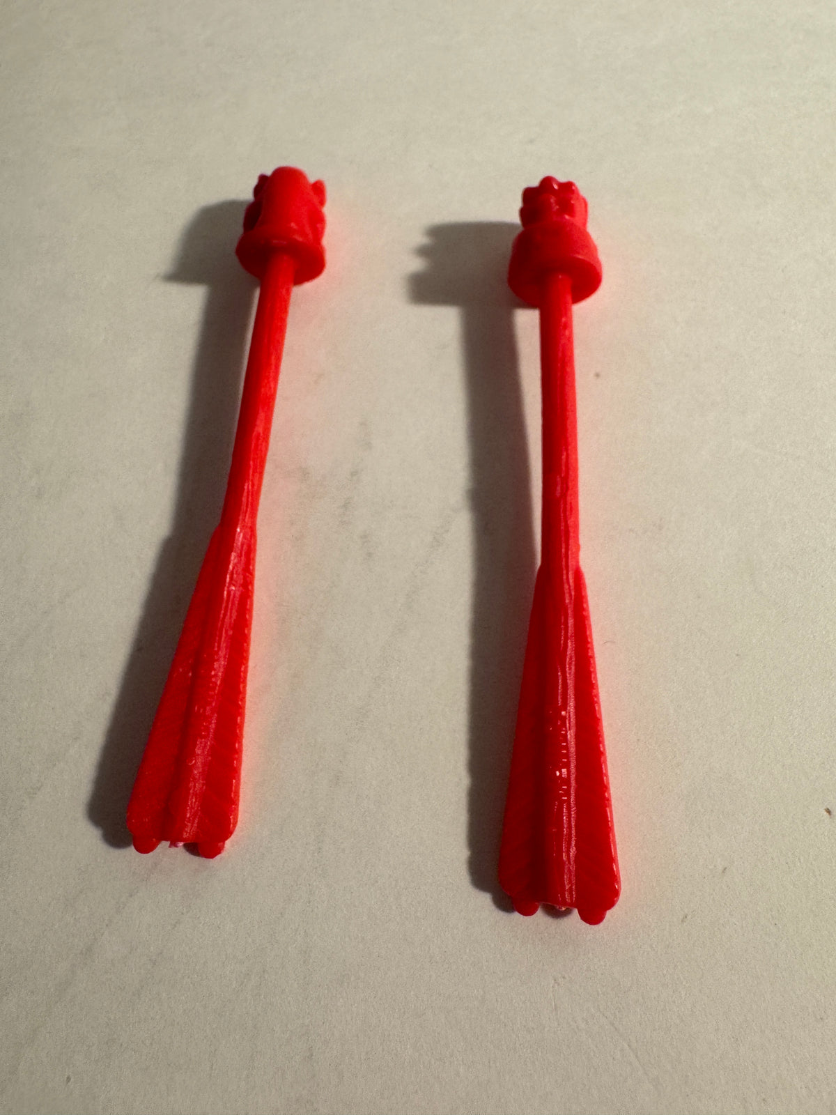 522 - 1999 Fisher Price Great Adventures Robin Hood Sherwood Forest PlaySet Red Arrow set of 2