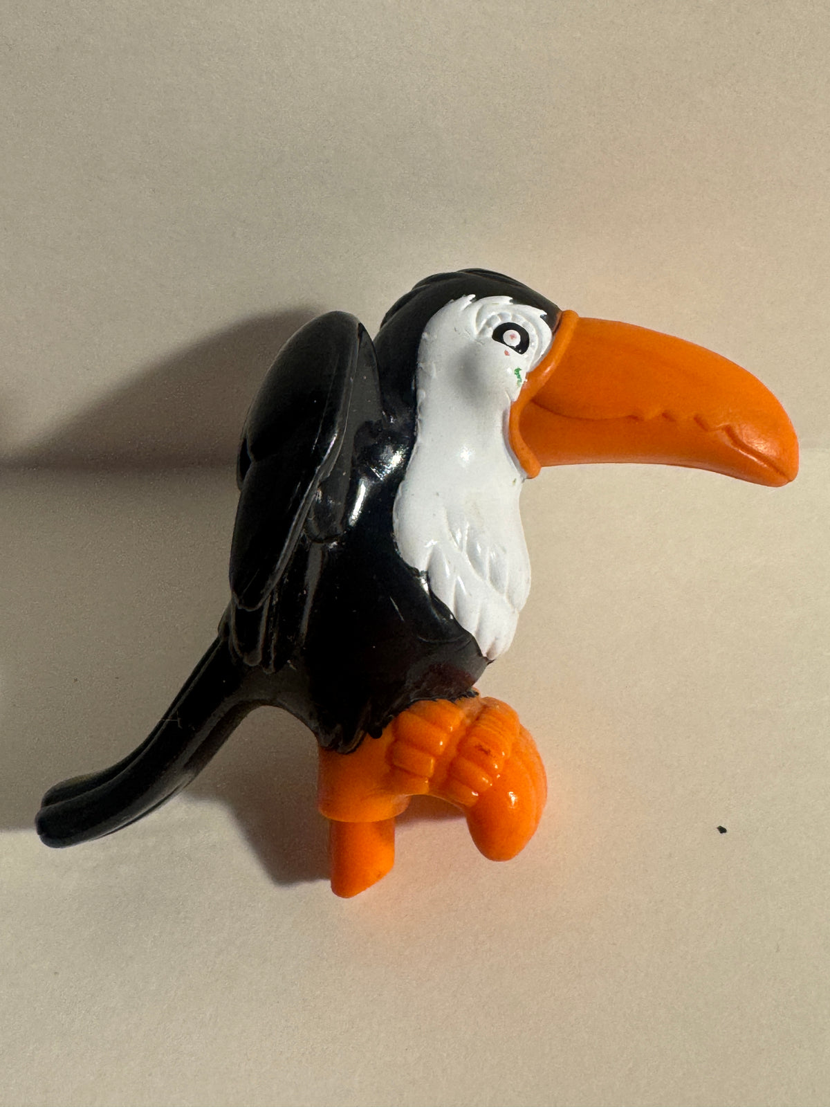 328 - Vintage 1998 Fisher Price Inc Little Tikes Pet Bird Toucan Doll House Zoo Figure