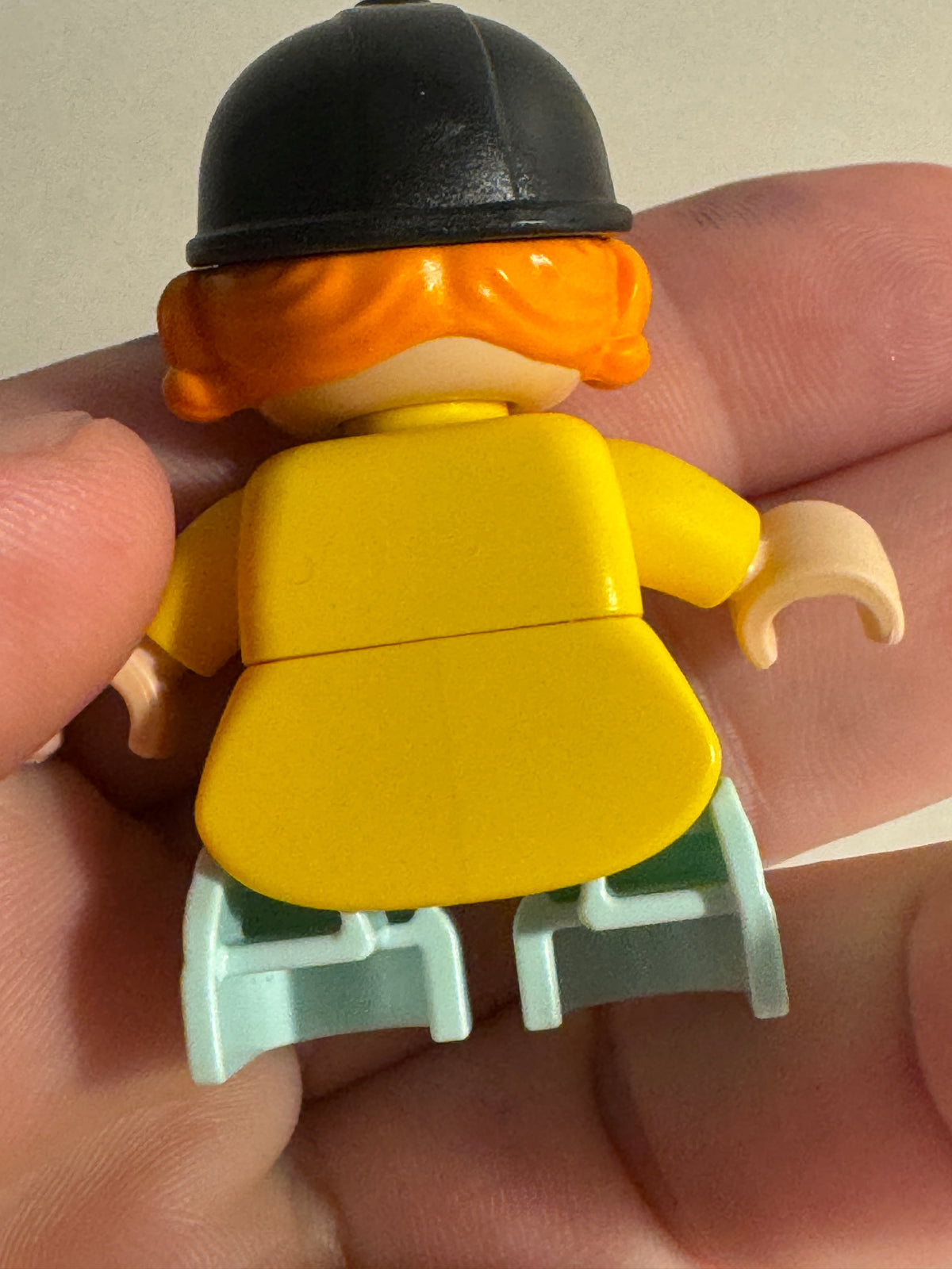 555 - Lego Duplo Red-Headed Auburn Haired Girl Freckles Pigtails Helmet Horse Rider