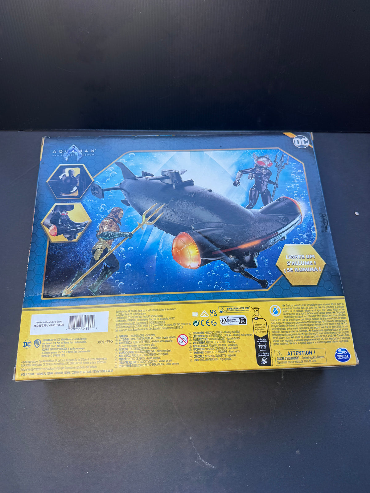 Aquaman Vs. Black Manta Submarine And 2 Figures
