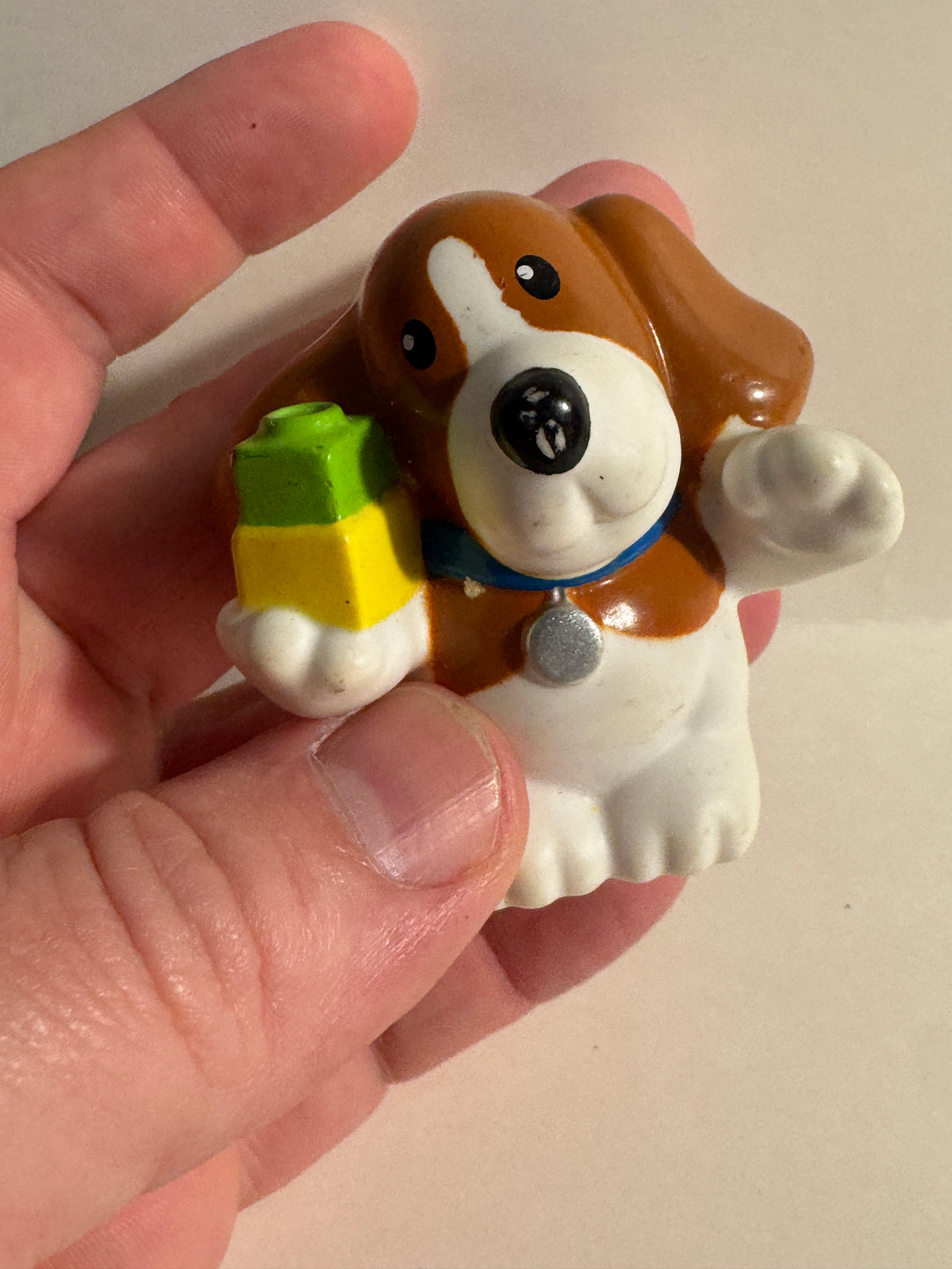 495 - Mattel Little People Brown Dog Holding Presents 2009