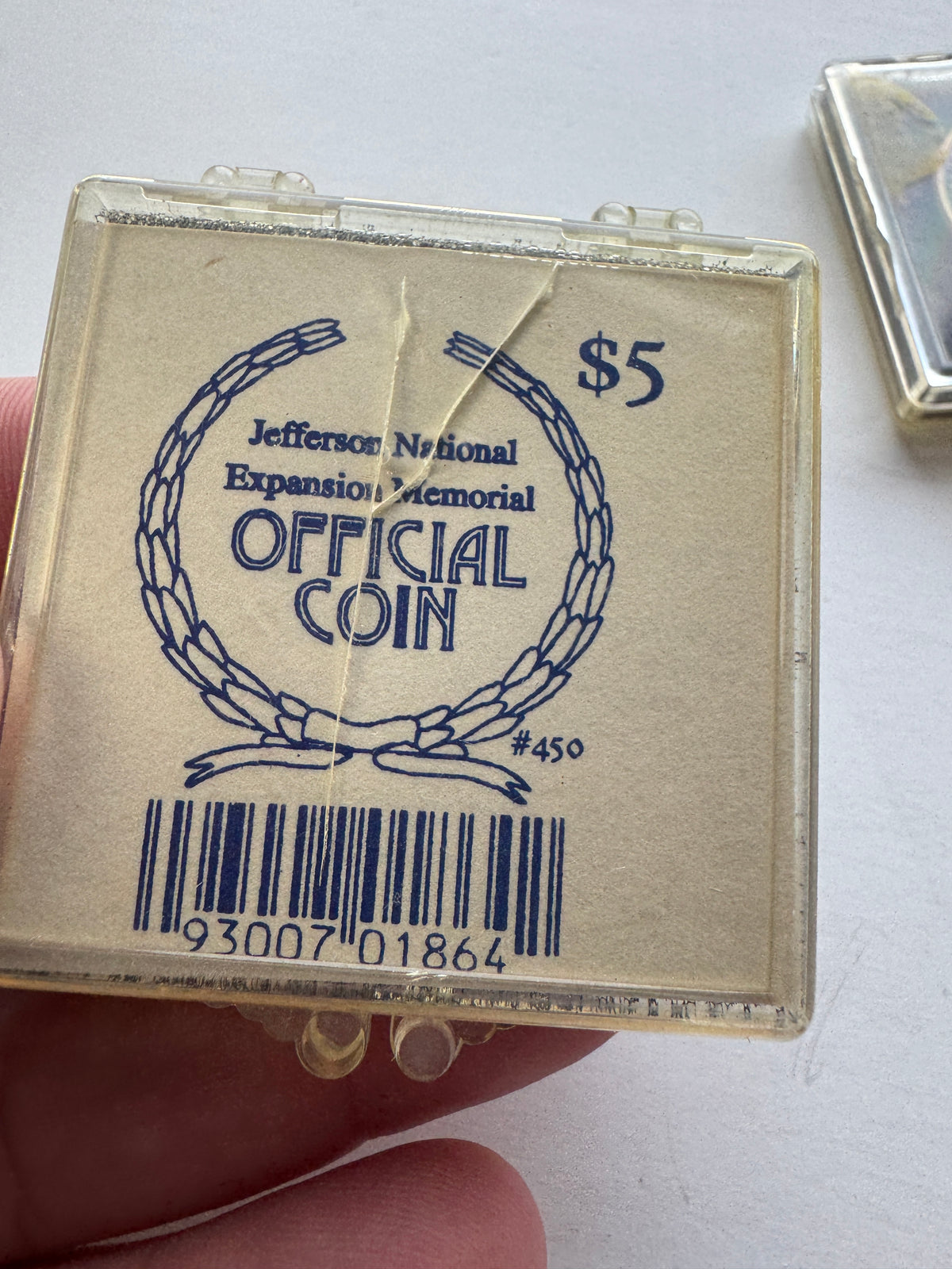 522 - 2 - vintage Jefferson national expansion Memorial official coin #450