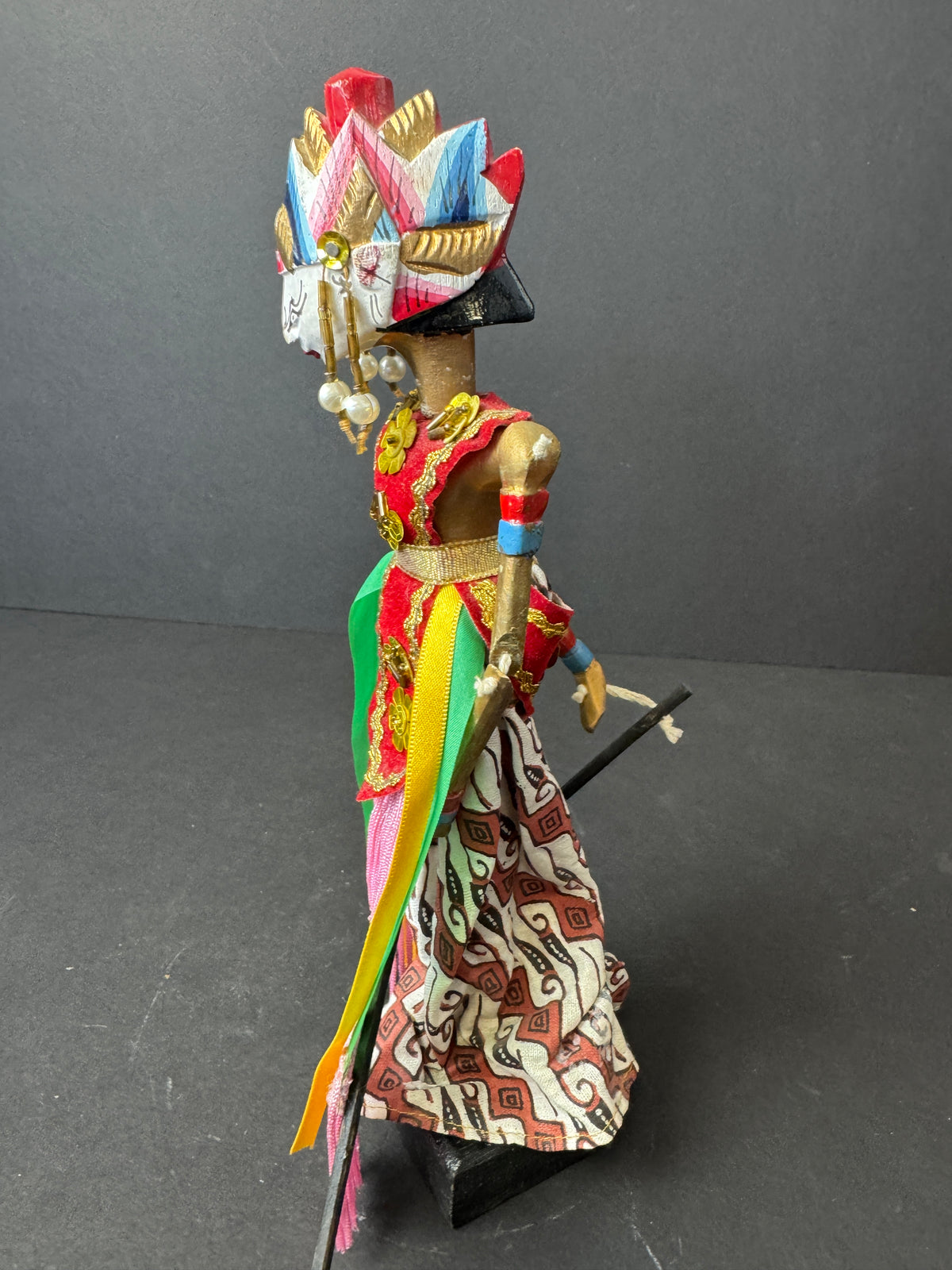 506 - Vintage Ukuran Shadow Puppet Hand painted, ground to head 10”
