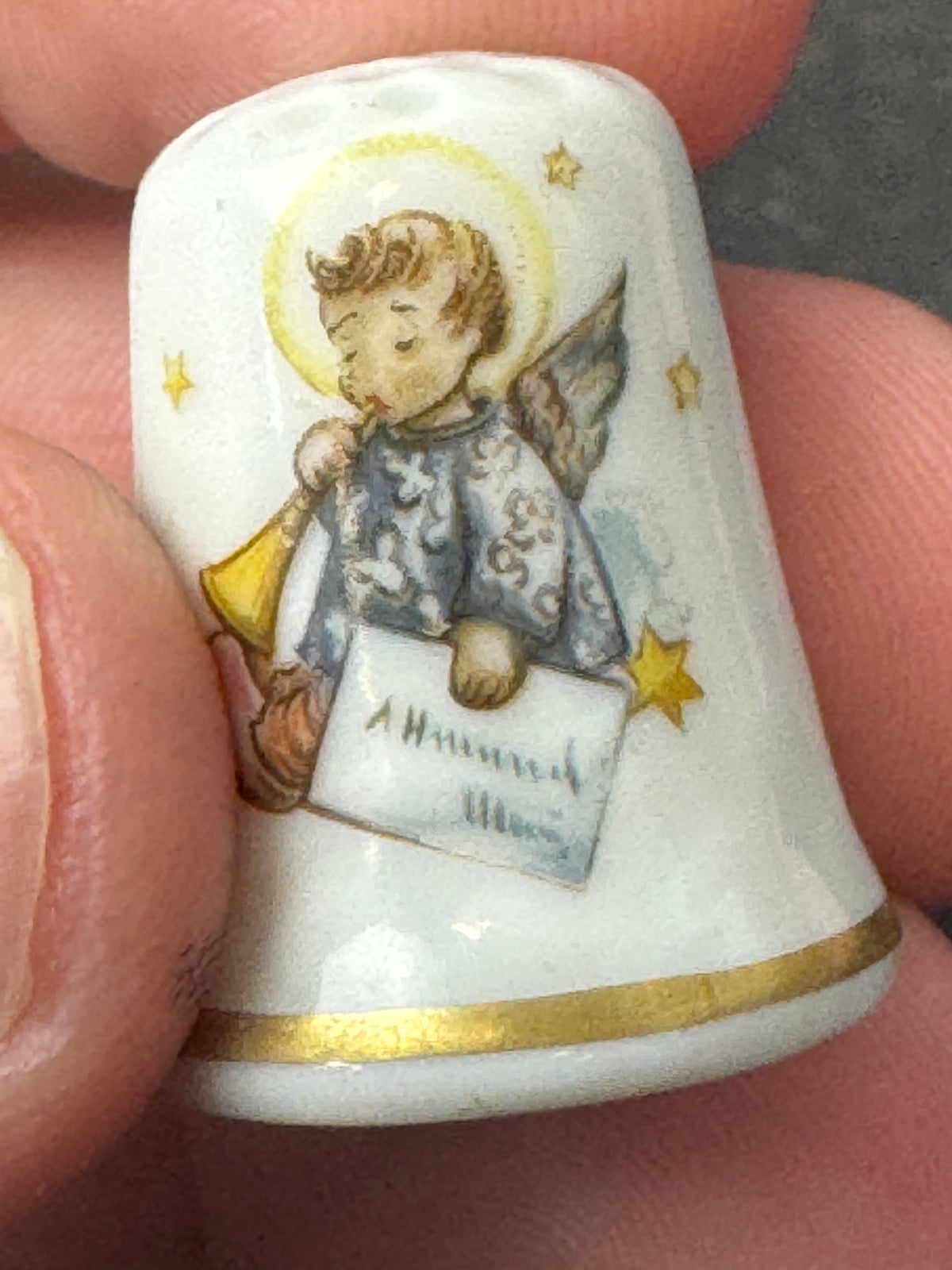 492 - Thimble Vintage "Angelic Messenger" Berta Hummel Schmid 1983 Christmas 1st edition