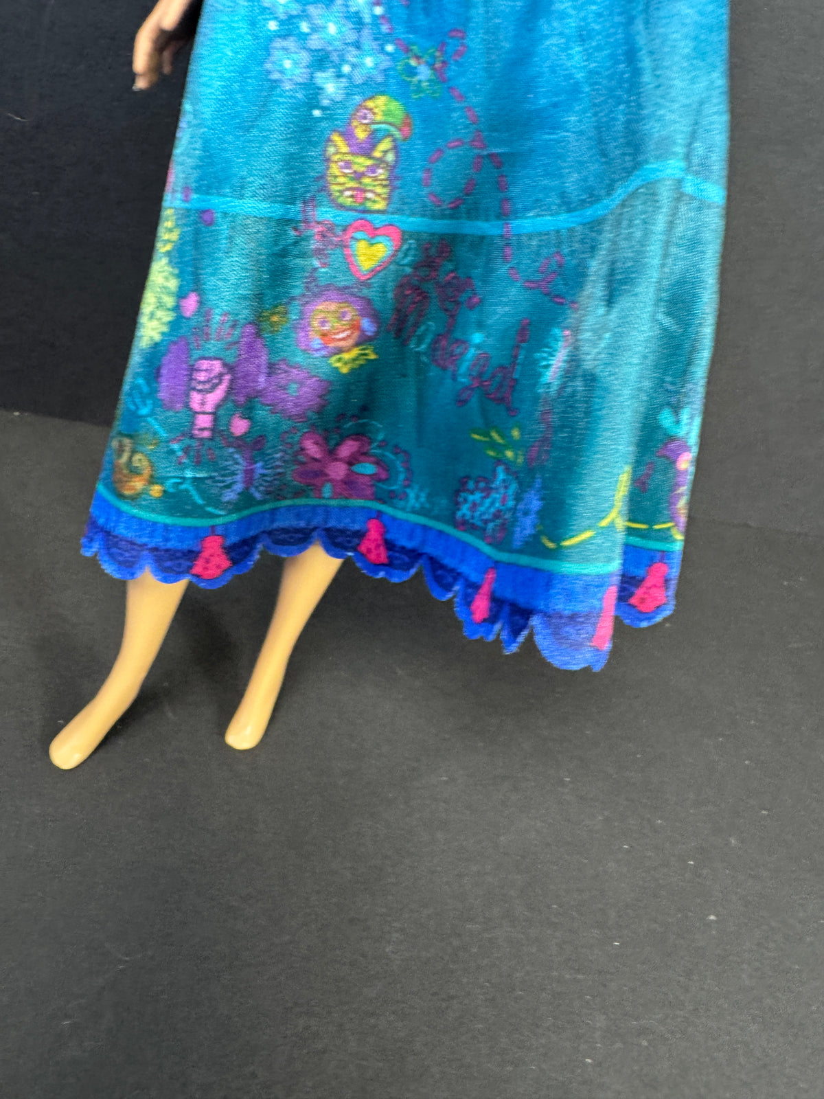 605 - Barbie with a dress, looks like Disney dress