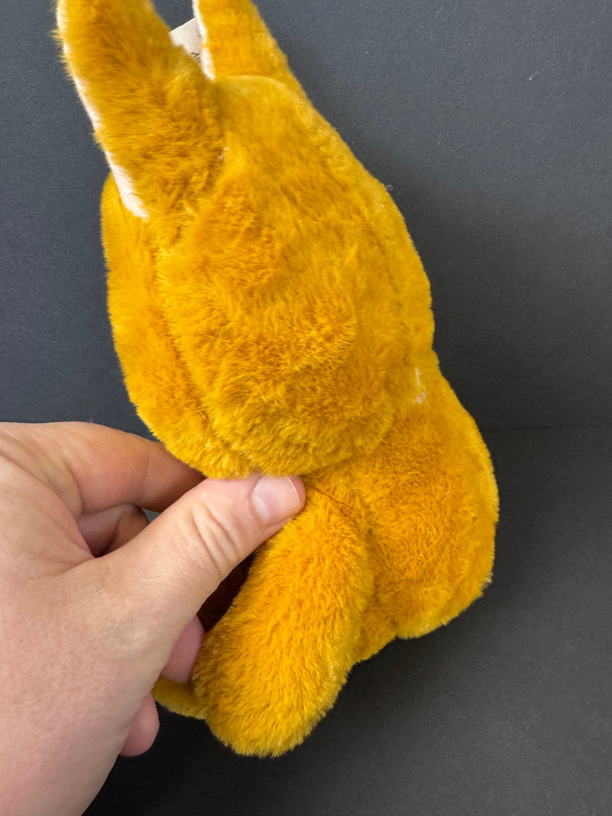 566 - generic labubu looking plush, tag is in Chinese