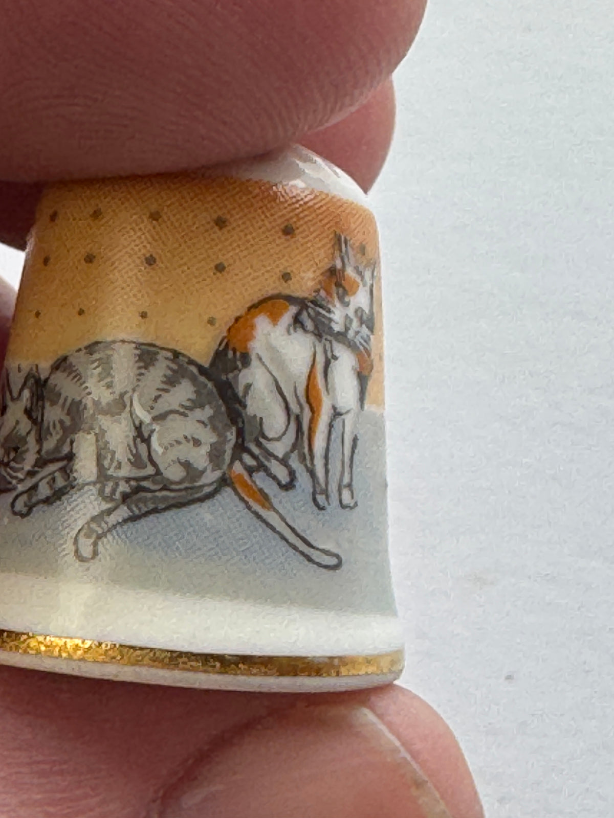 517 - West Germany Vintage - Porcelain THIMBLE -  Cat playing with yarn - Gold Trim