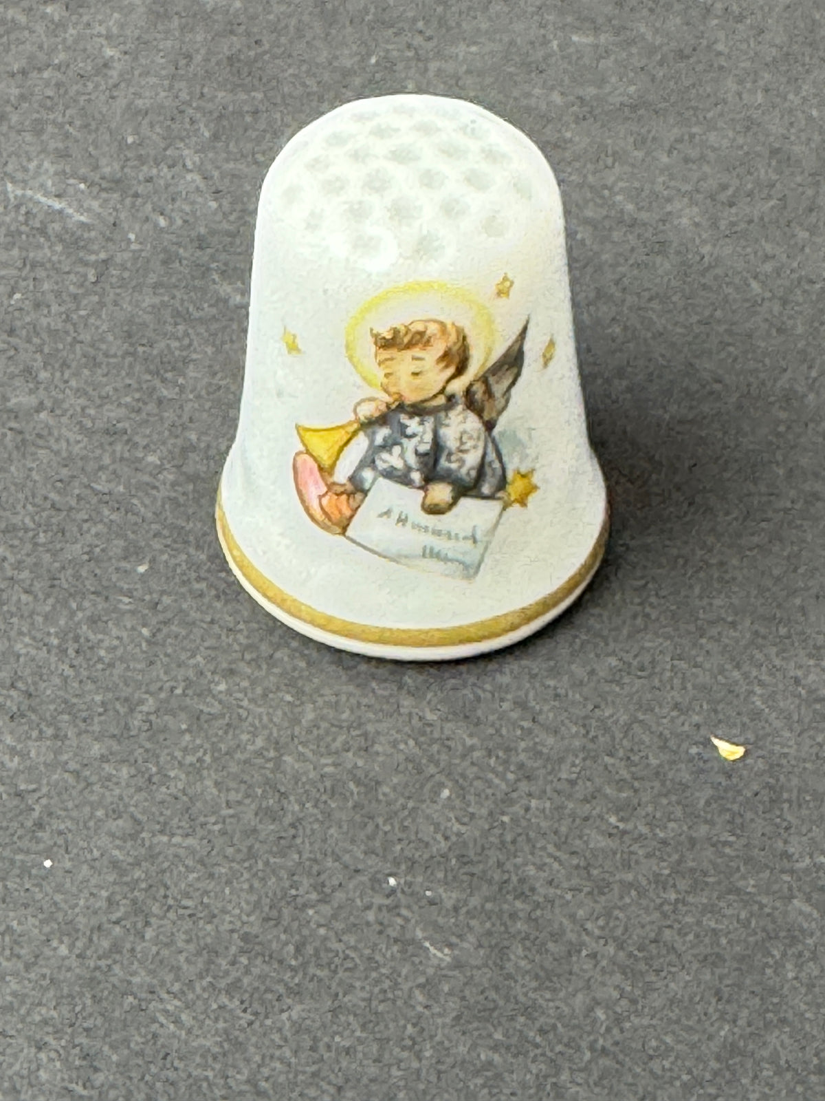 492 - Thimble Vintage "Angelic Messenger" Berta Hummel Schmid 1983 Christmas 1st edition