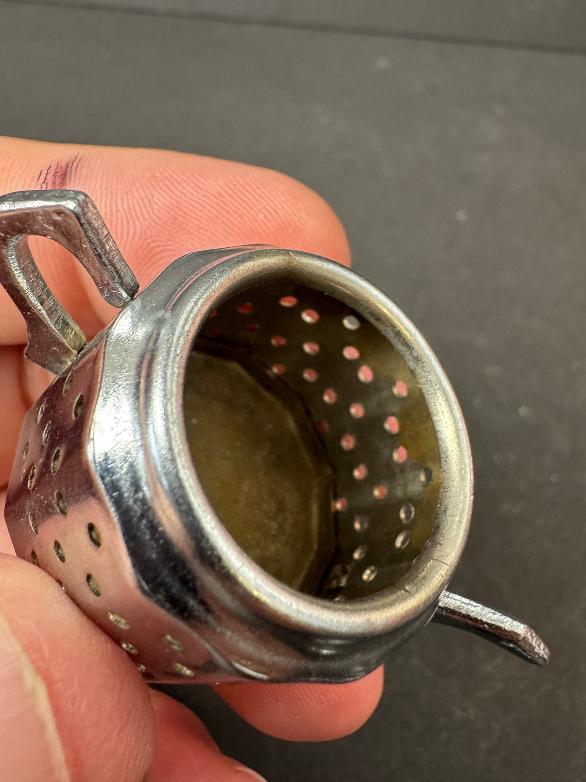 488 - Vintage Shiny Silvertone Tea Holder Strainer Teapot Shape Saucer Chain Tulip Tip